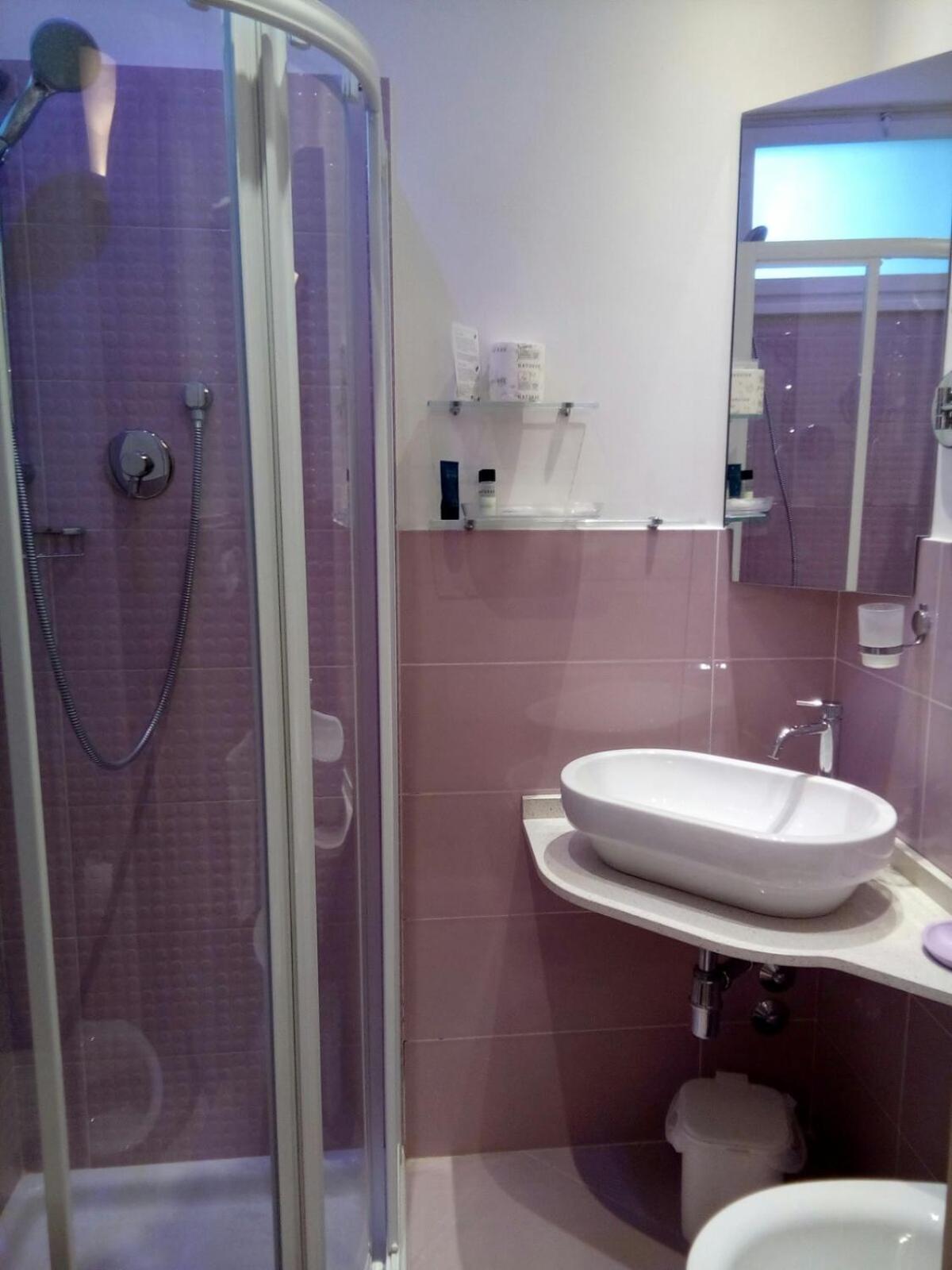 Double Room - Photo 10