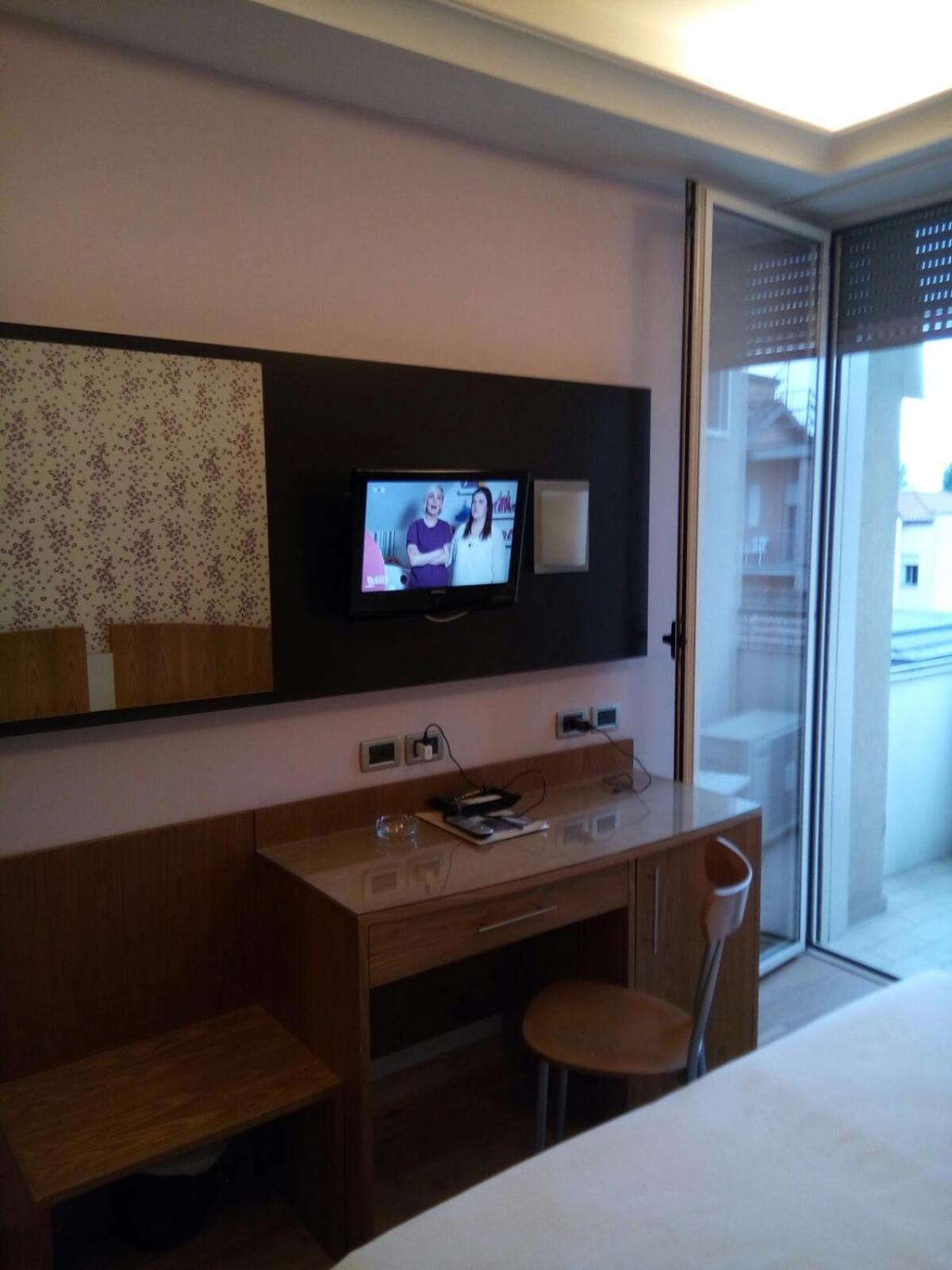 Double Room - Photo 9