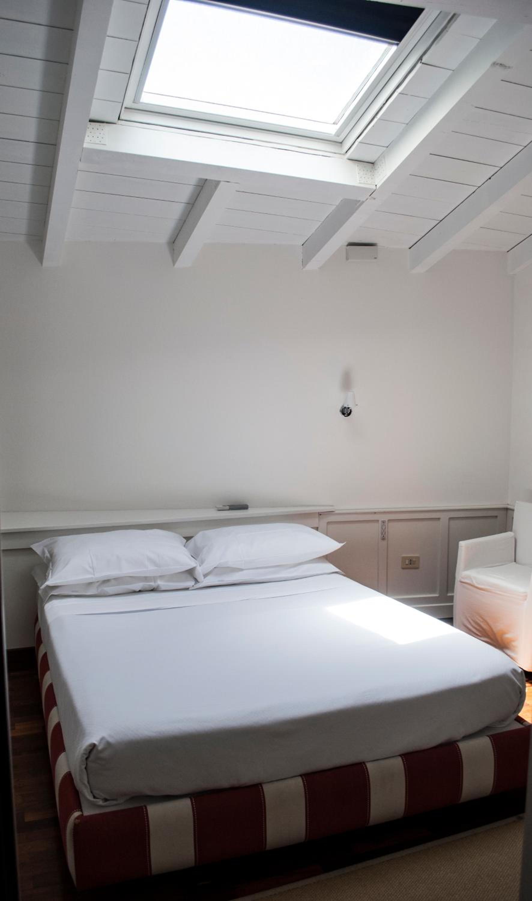 Double Room - Attic - Photo 1