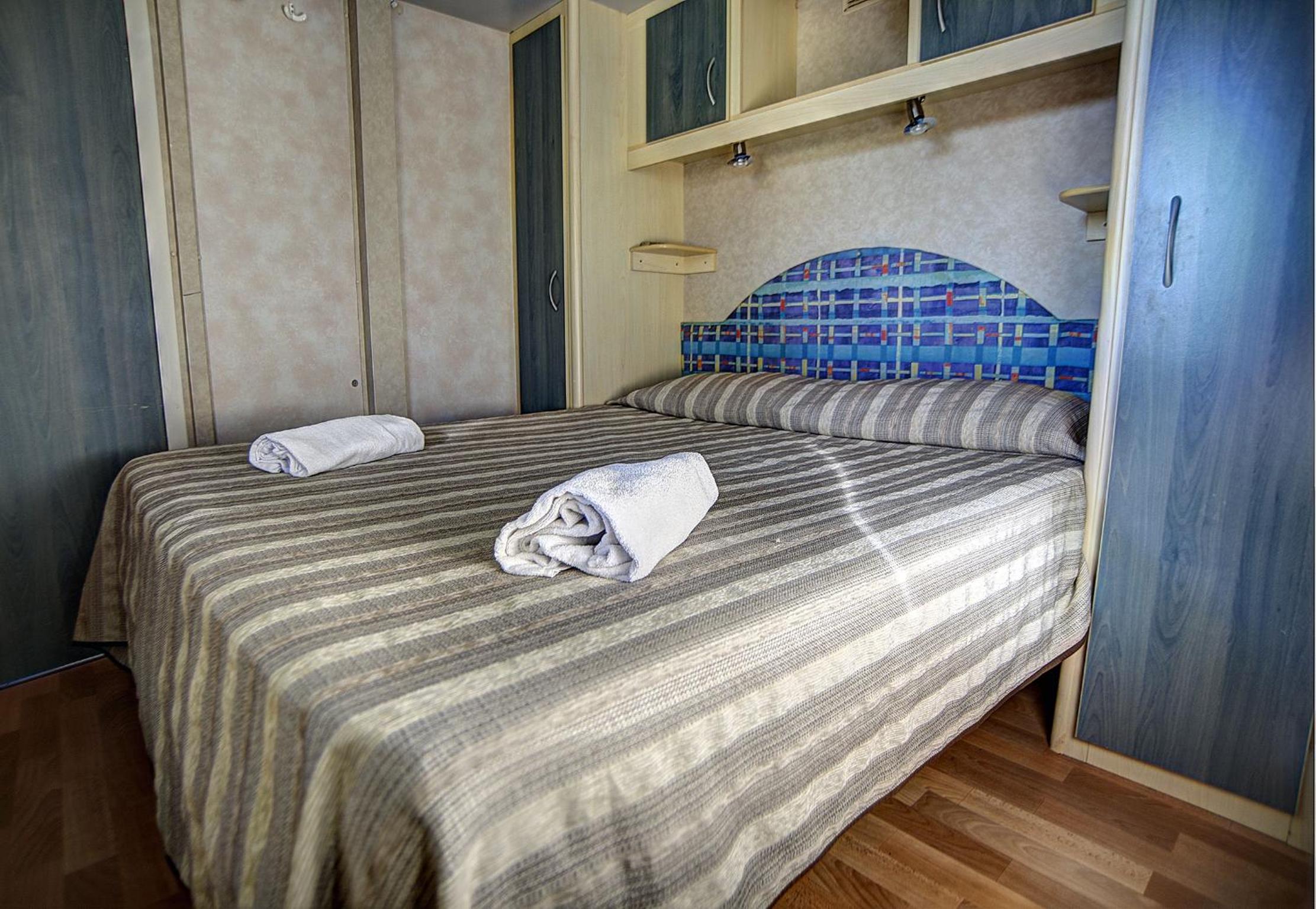 Budget Two-Bedroom Bungalow with Kitchenette and Patio photo 1