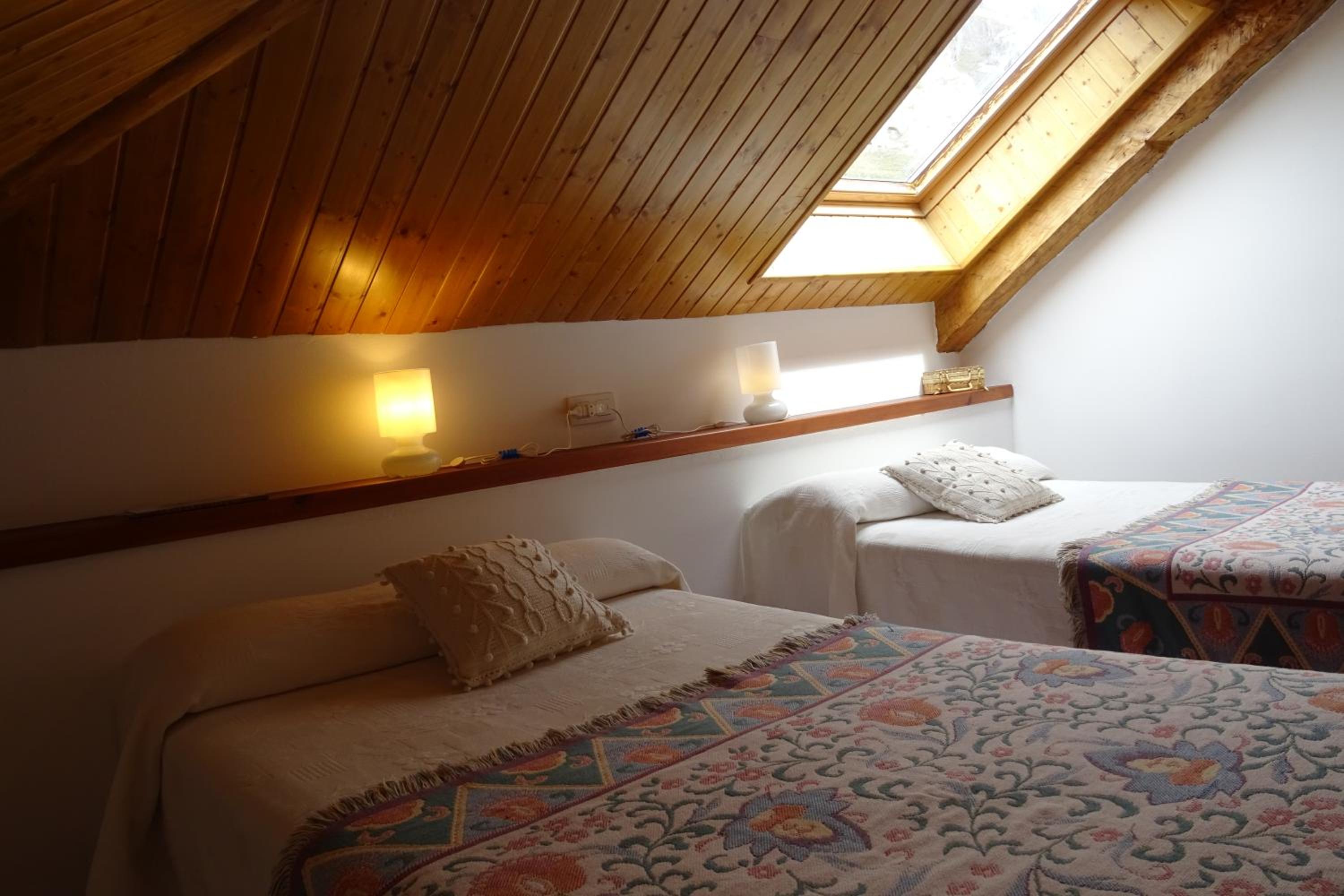 Twin Room - Photo 7