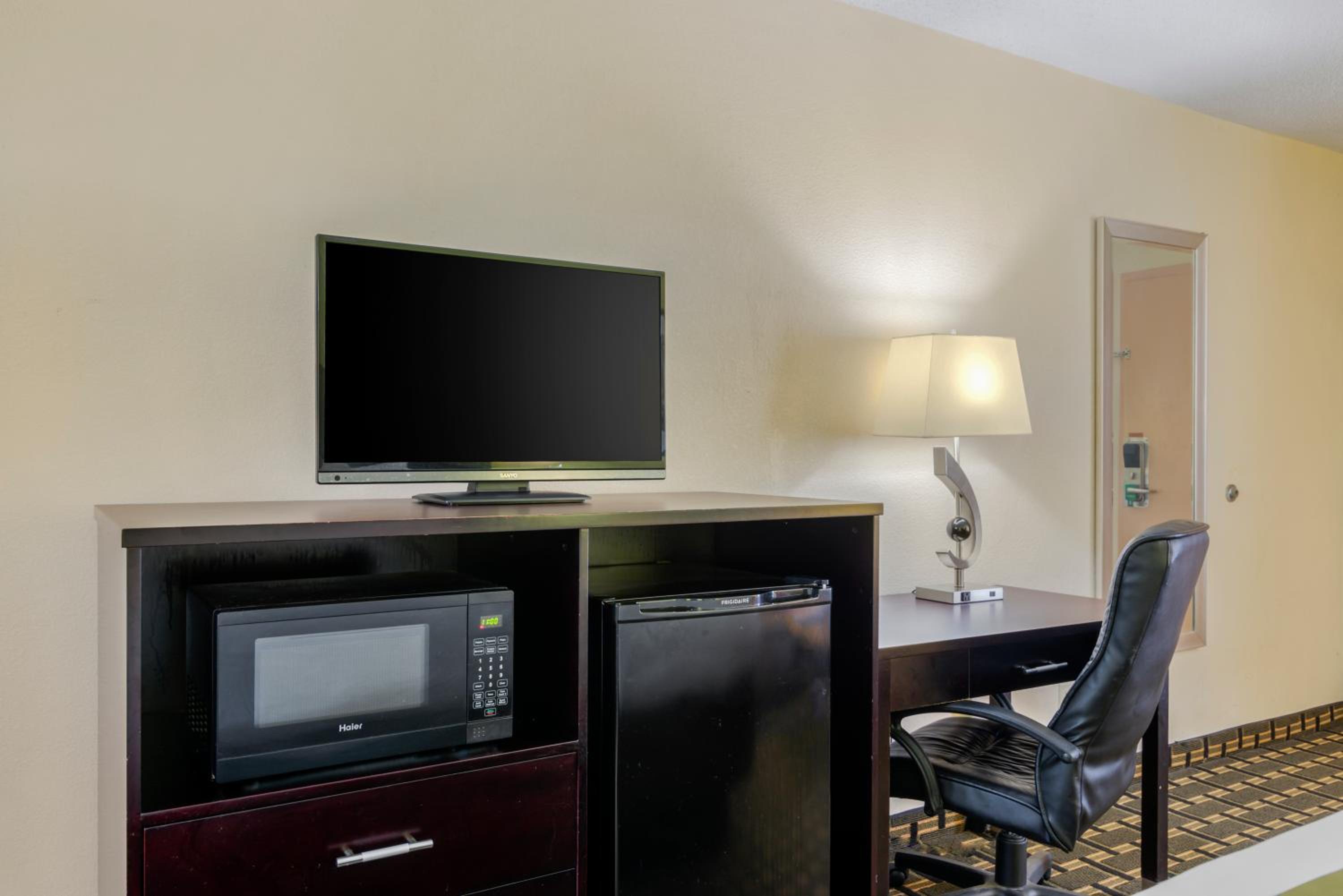 King Room - Accessible/Non-Smoking - Photo 2