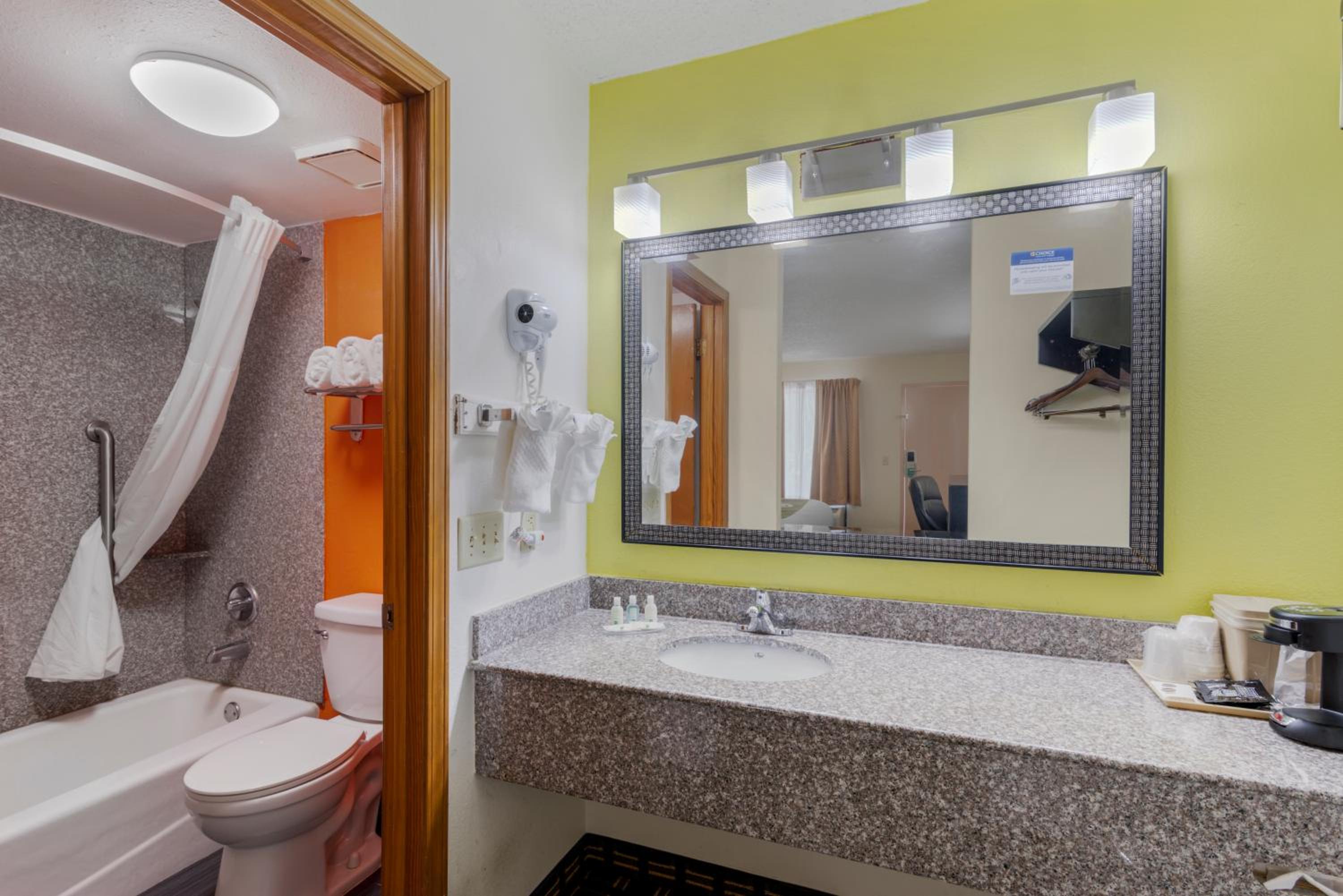 King Room - Accessible/Non-Smoking - Photo 1