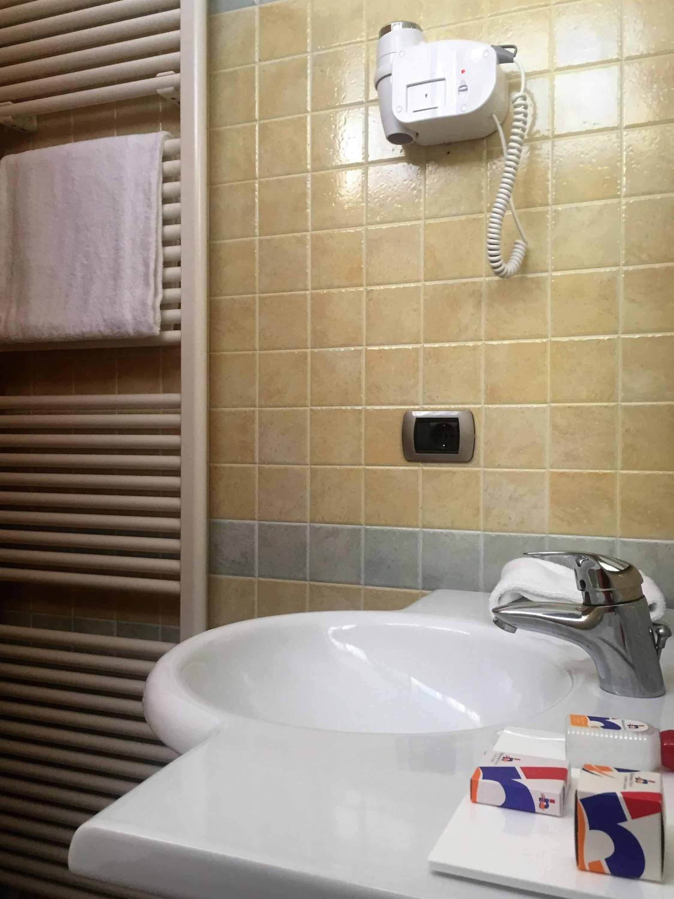 Economy Double Room - Photo 6