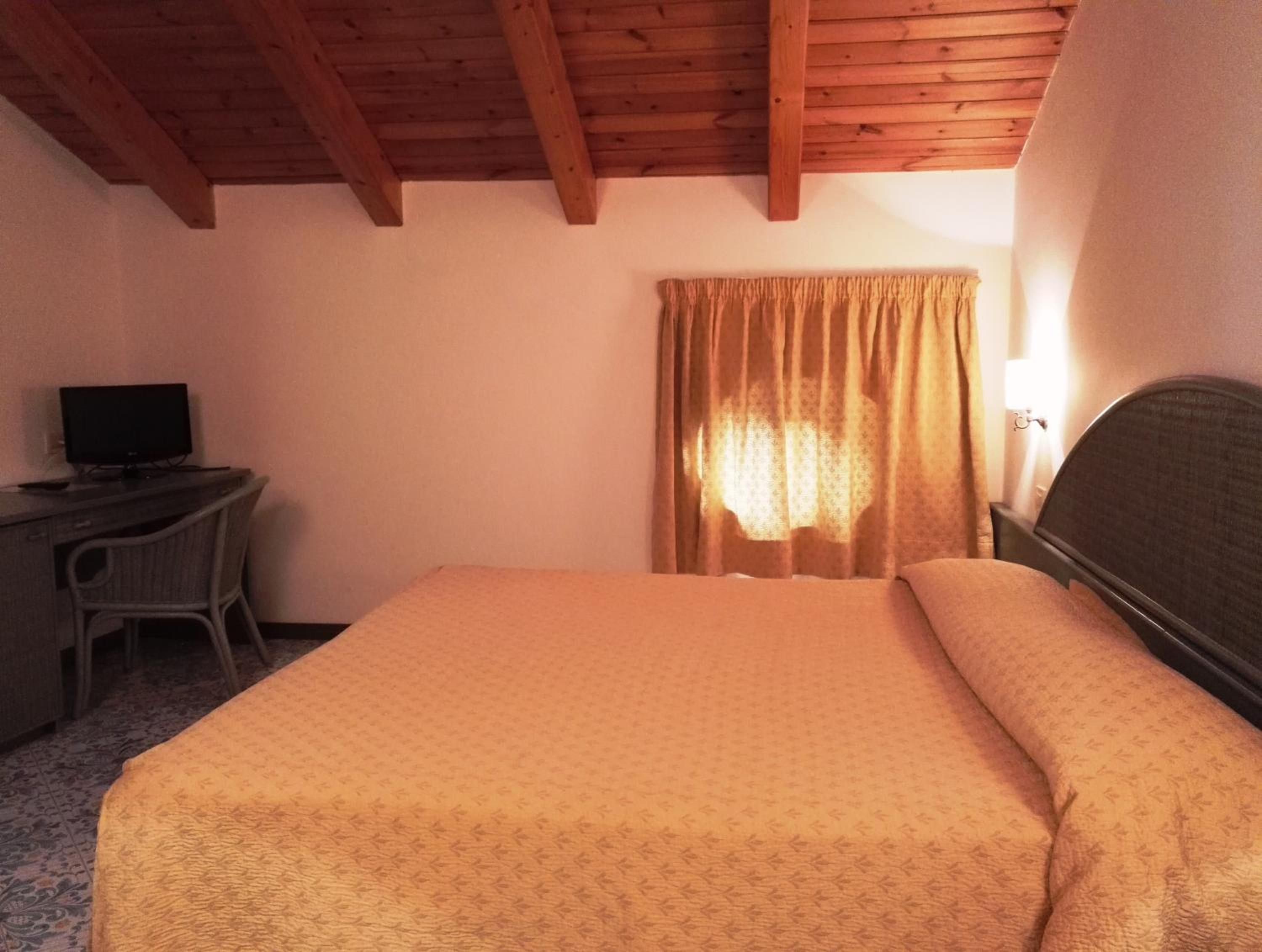 Economy Double Room - Photo 4
