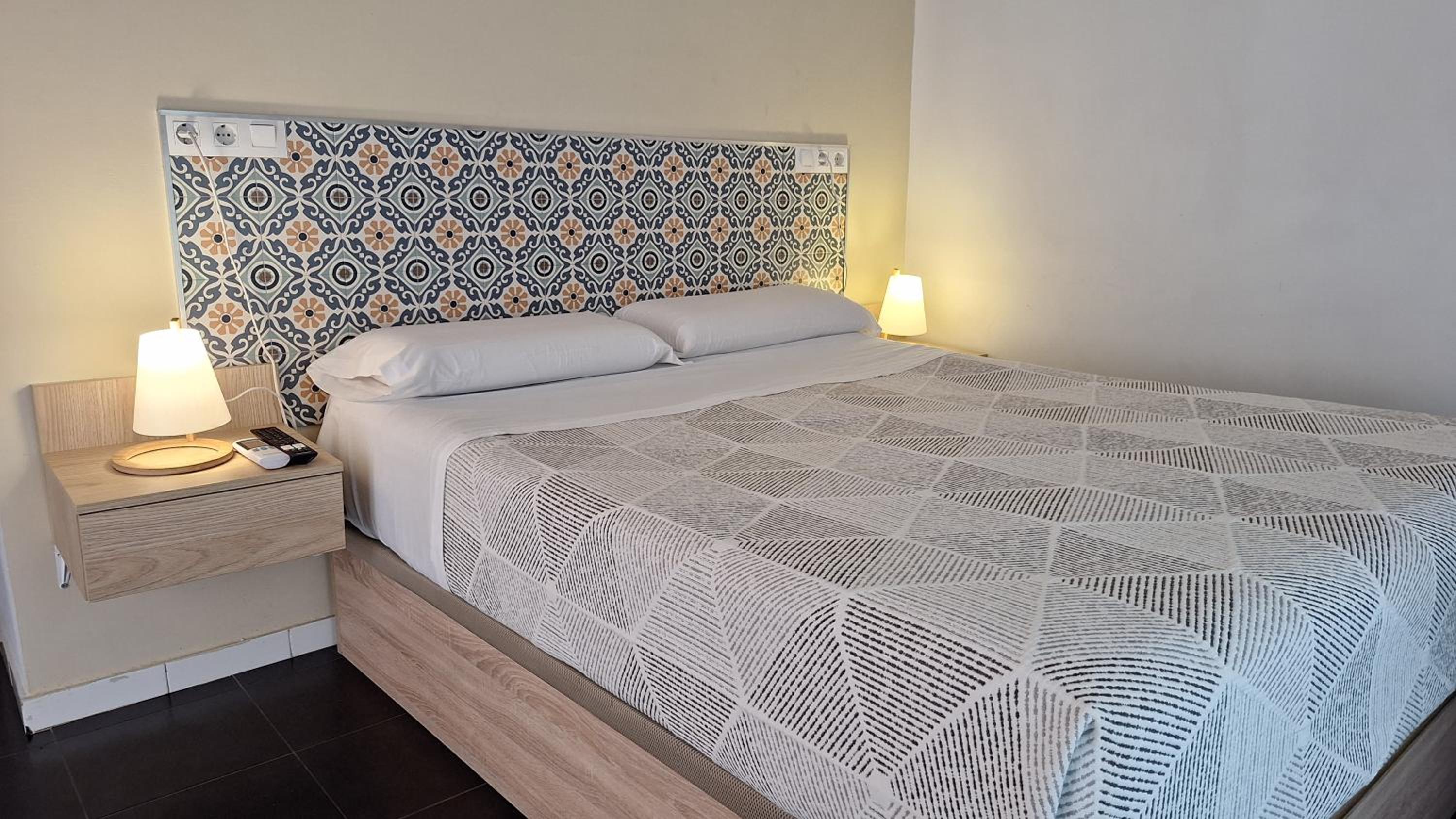 Double Room with Terrace thumbnail 6