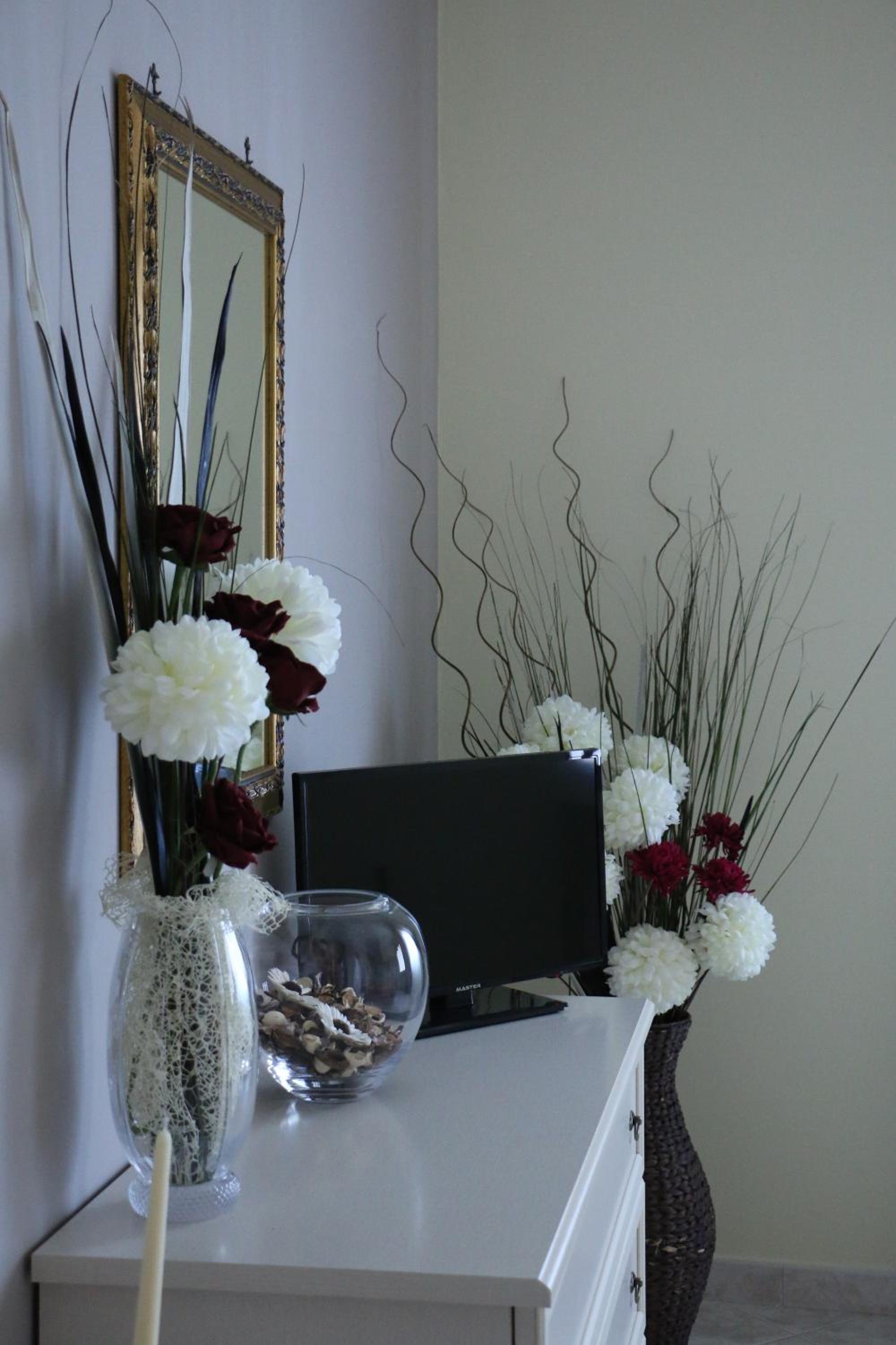 Standard King Room - Photo 9