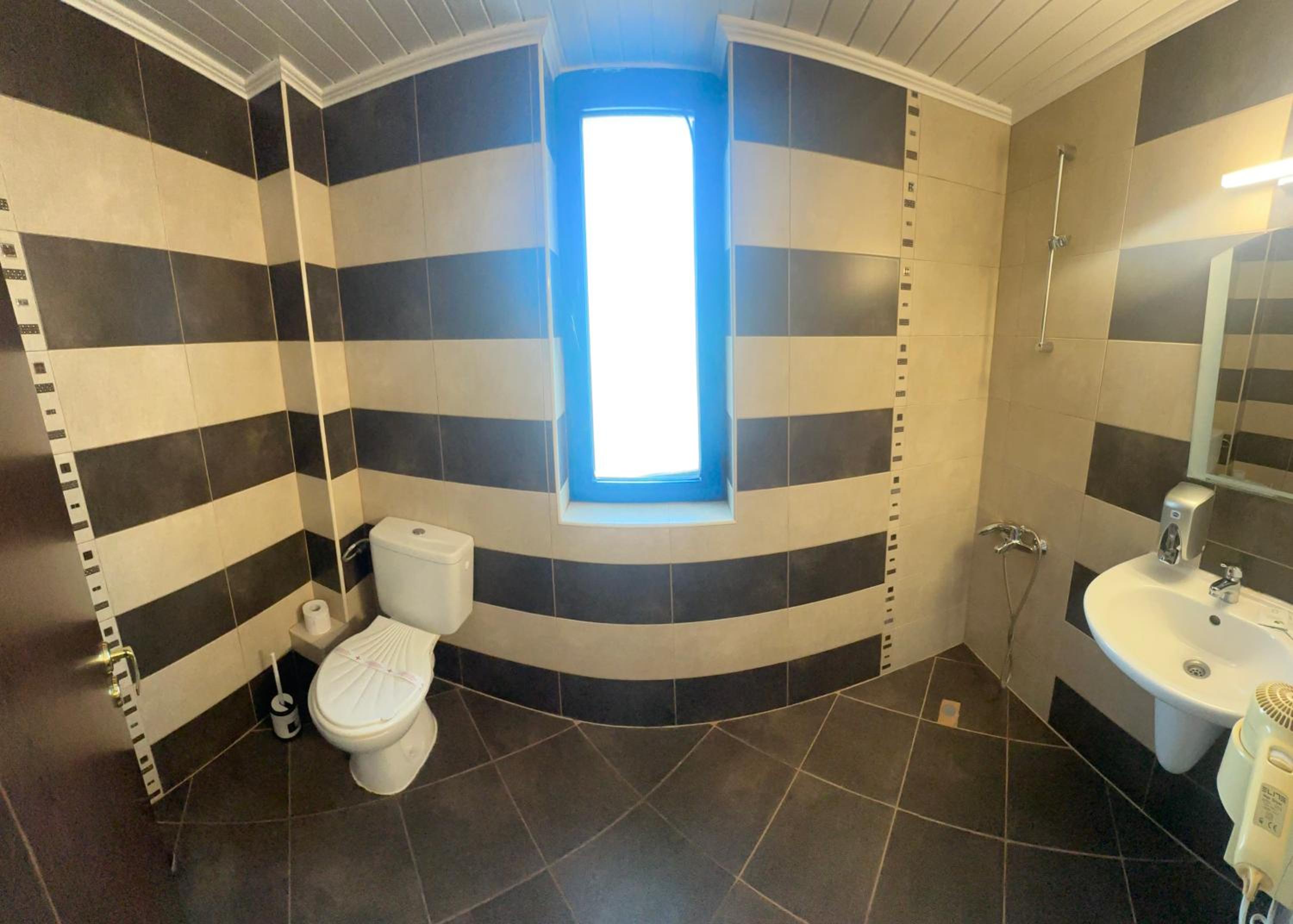 Two-Bedroom Apartment with View - Photo 1