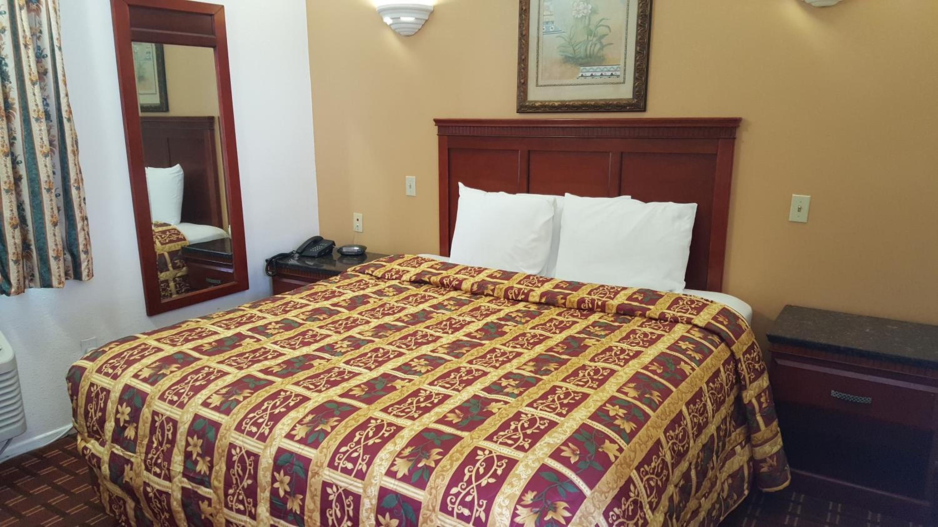 Deluxe King Room - Photo 1