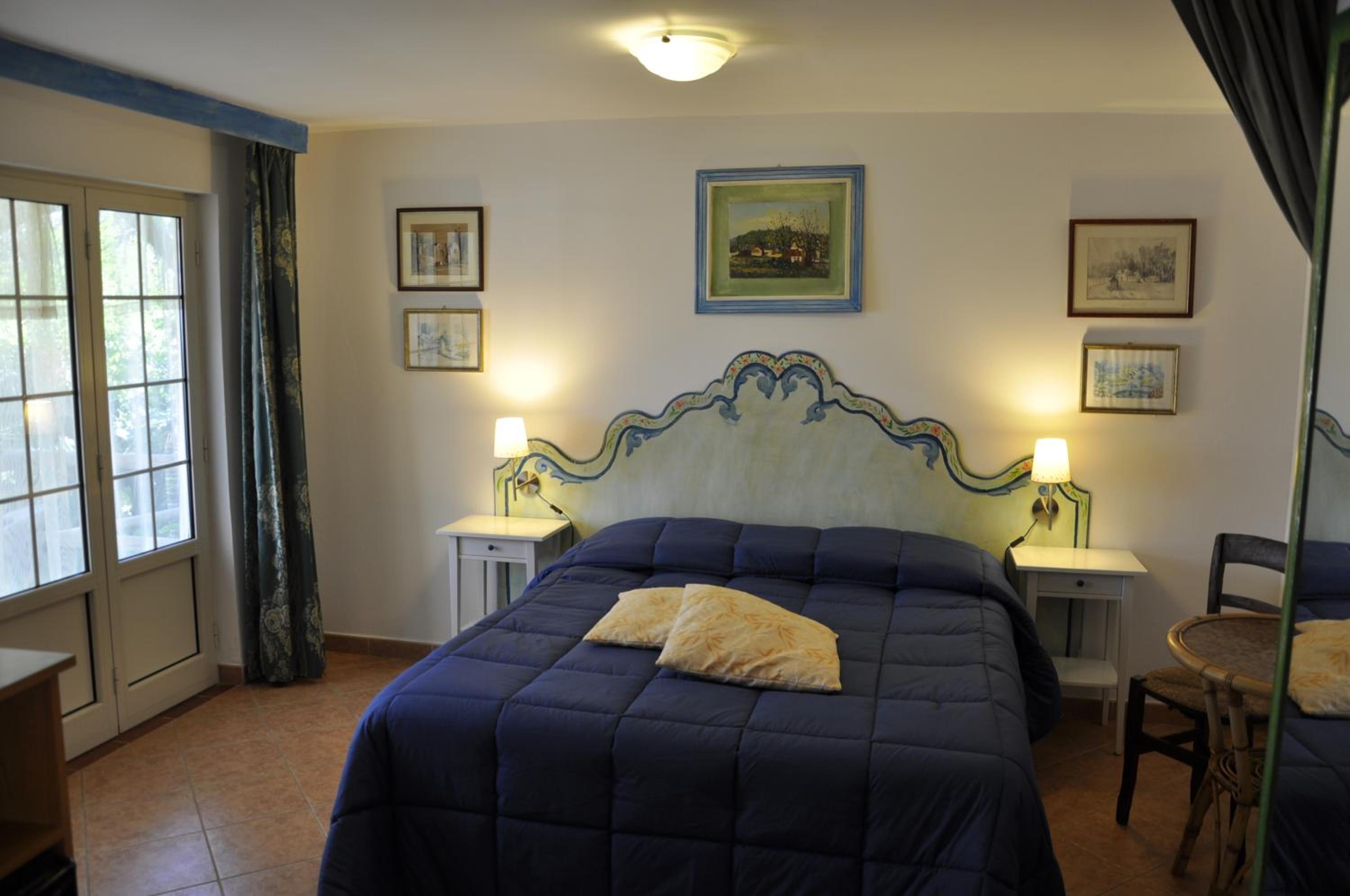 Standard Triple Room with garden view