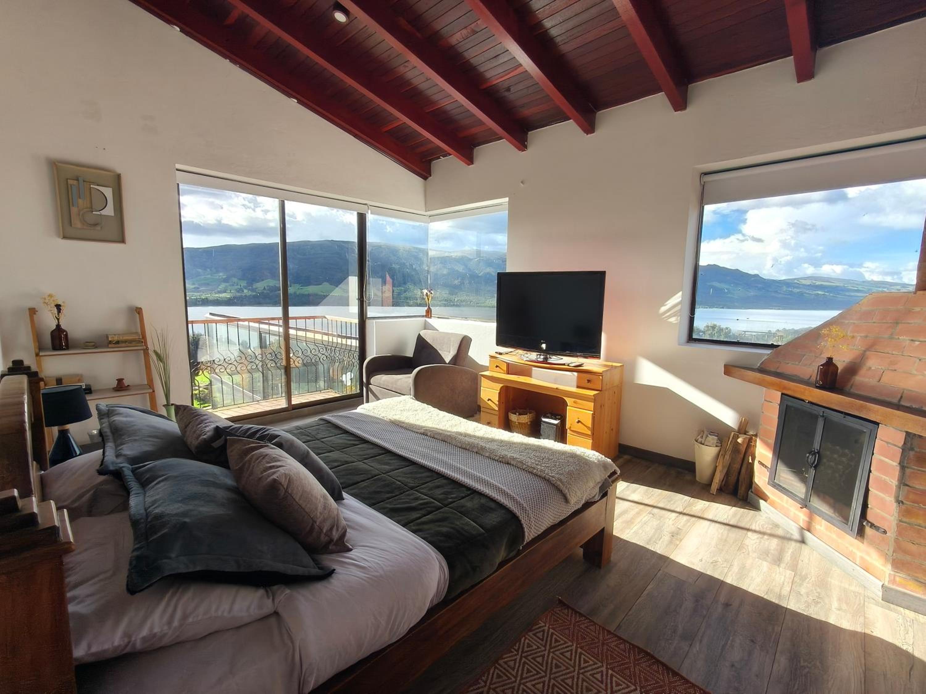 Double Room with Balcony - Photo 4