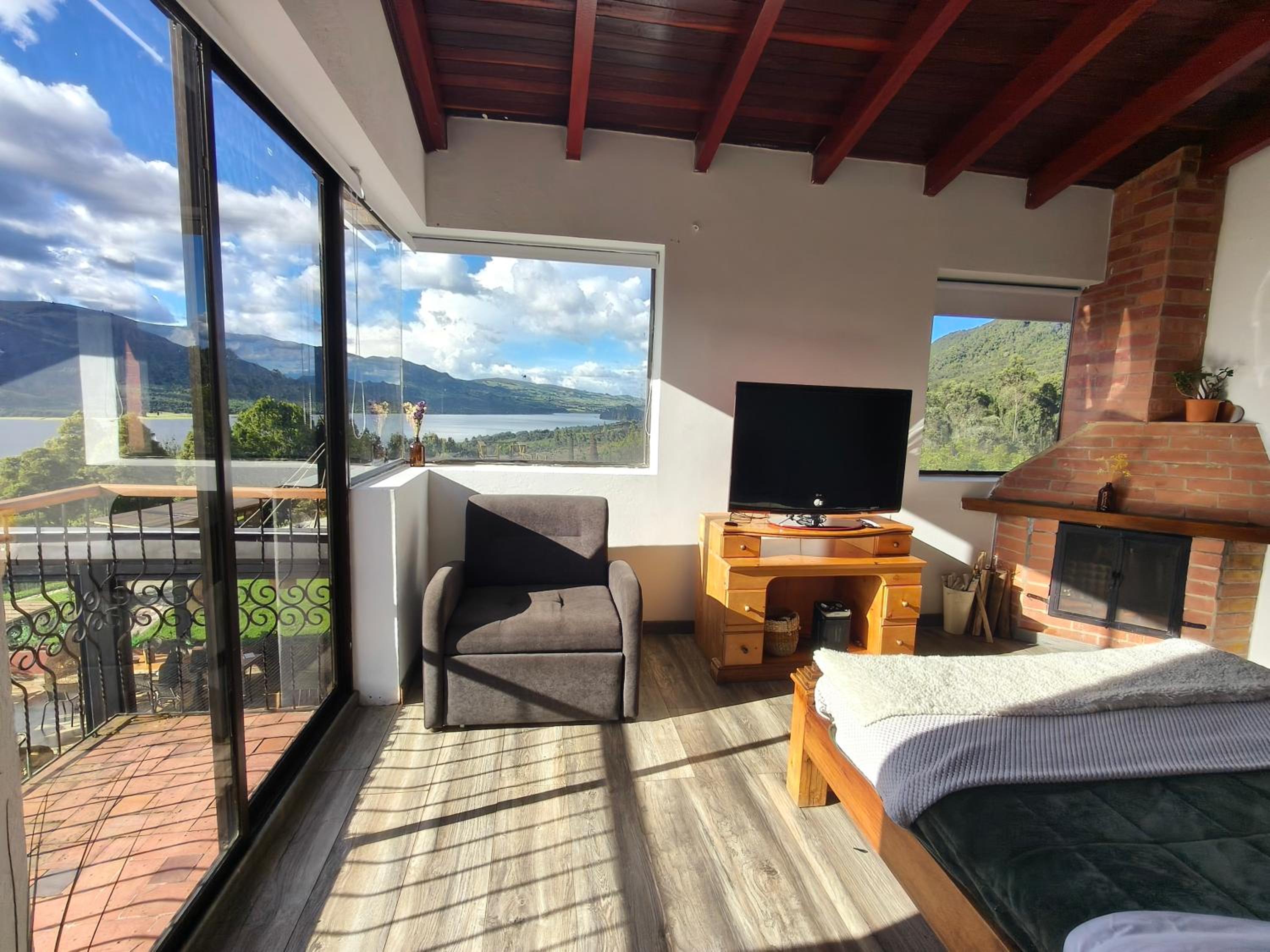 Double Room with Balcony - Photo 3