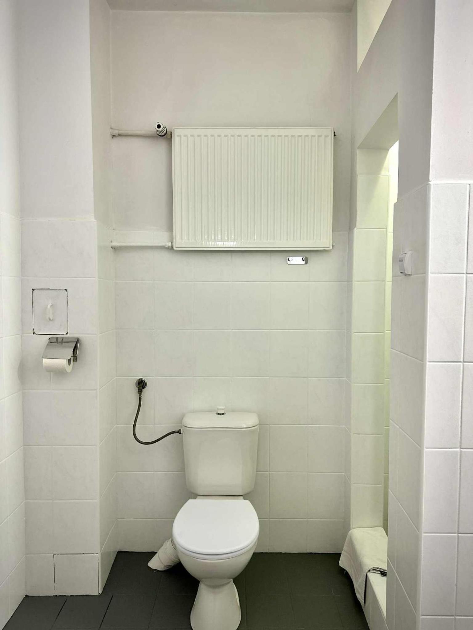 Economy Quadruple Room - Photo 7