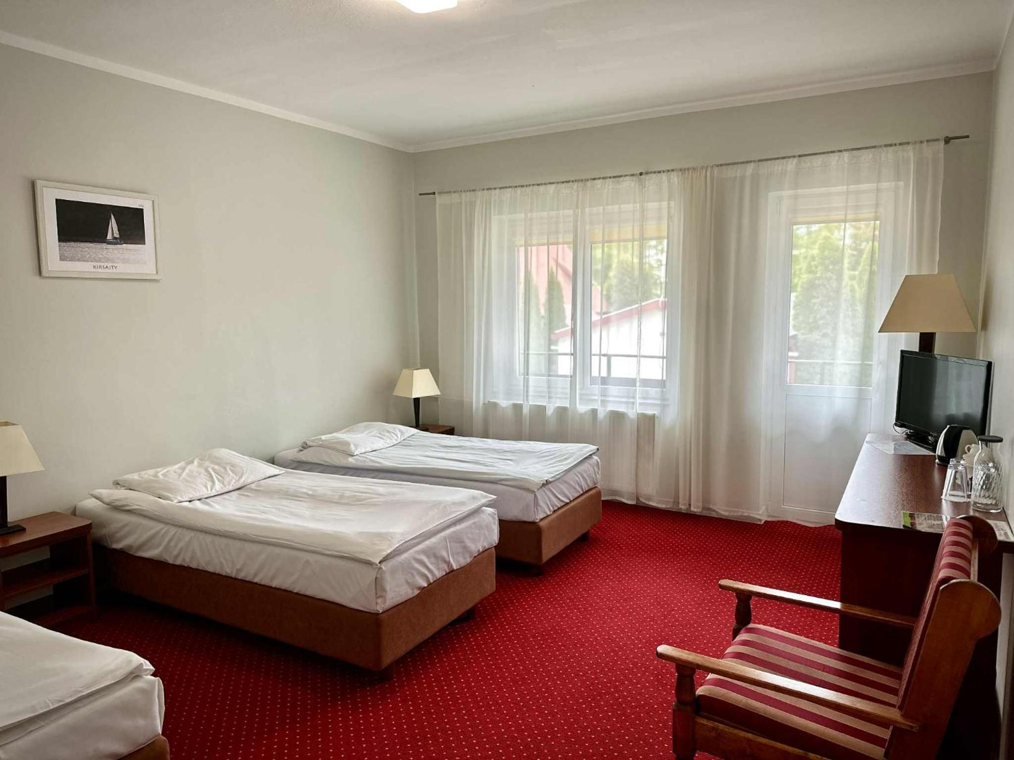 Economy Quadruple Room - Photo 5