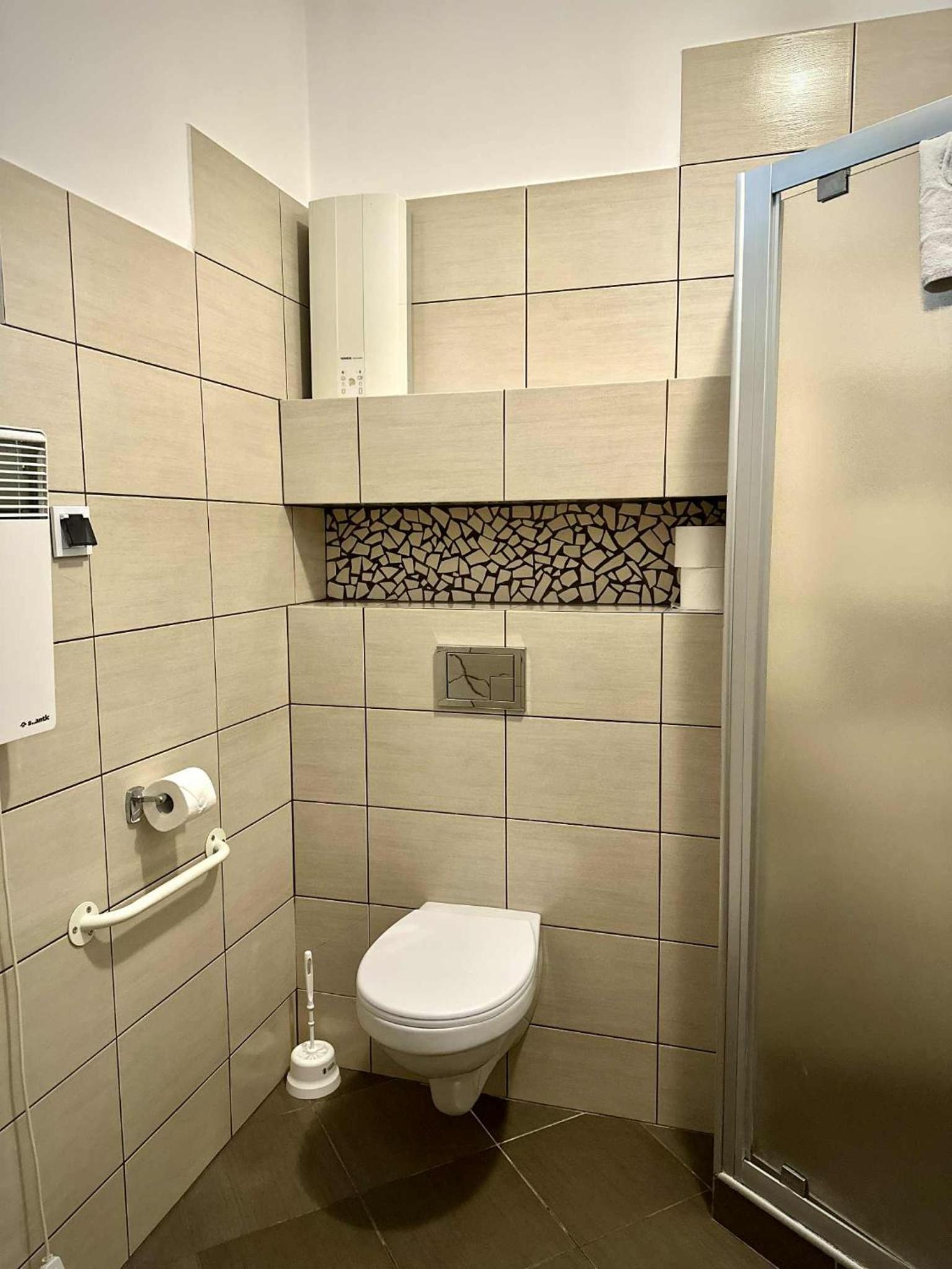 Economy Double Room - Photo 6