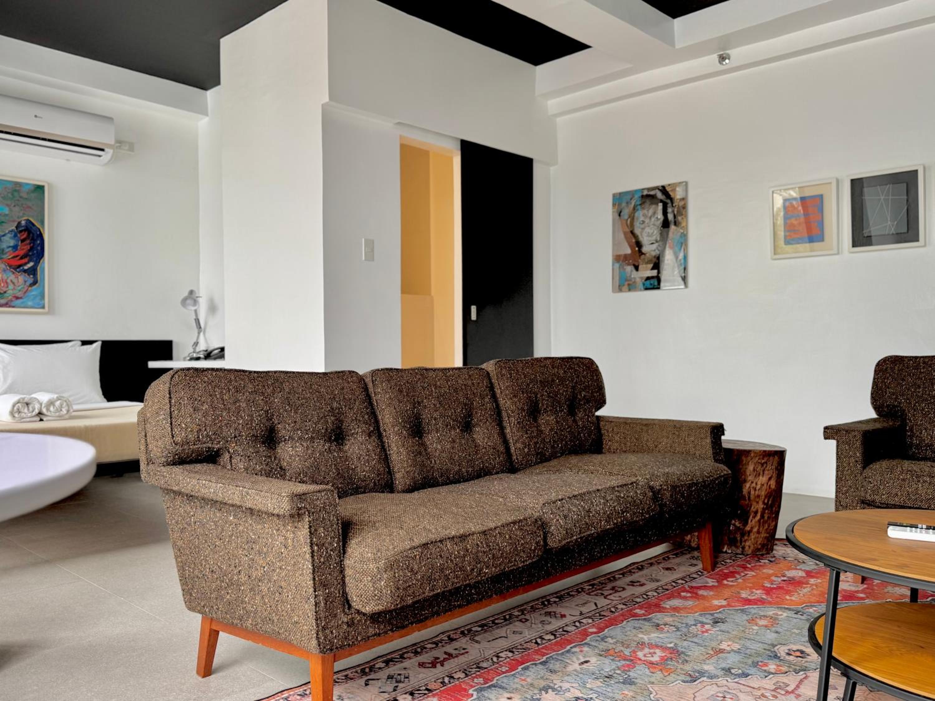 Deluxe Suite - Photo 3