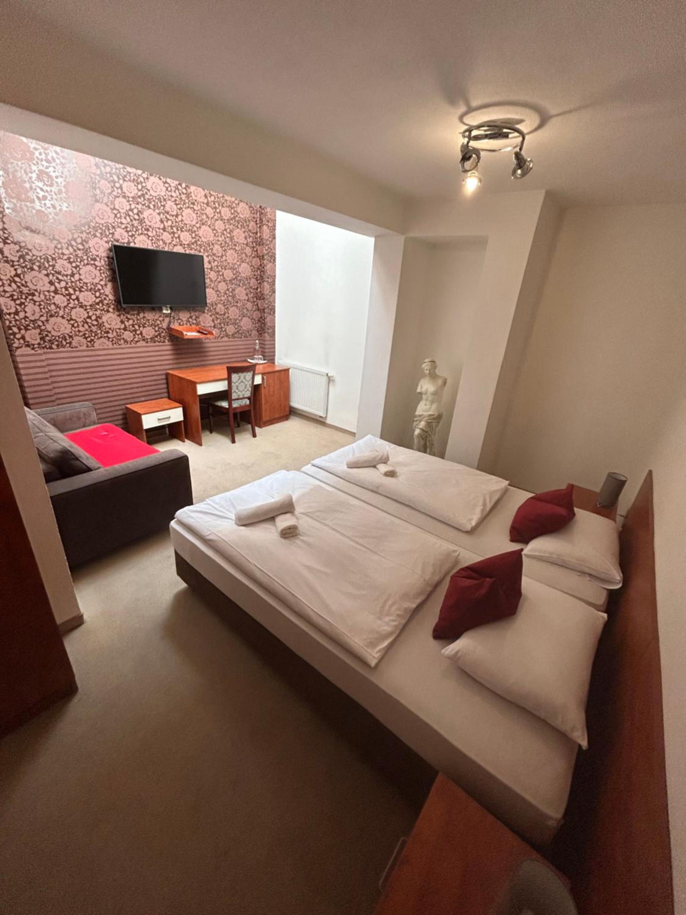 Double Room - Photo 2