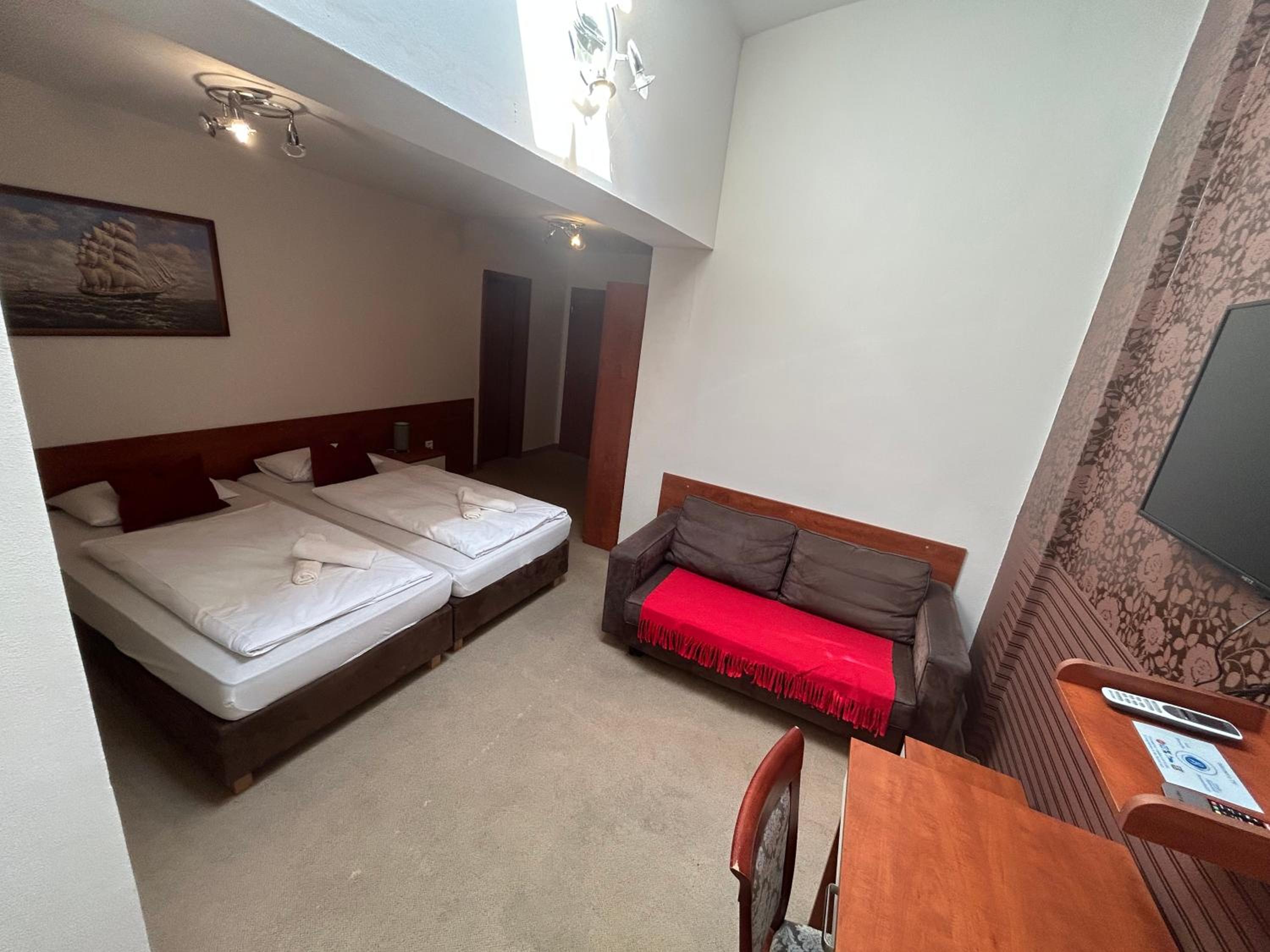 Double Room - Photo 3