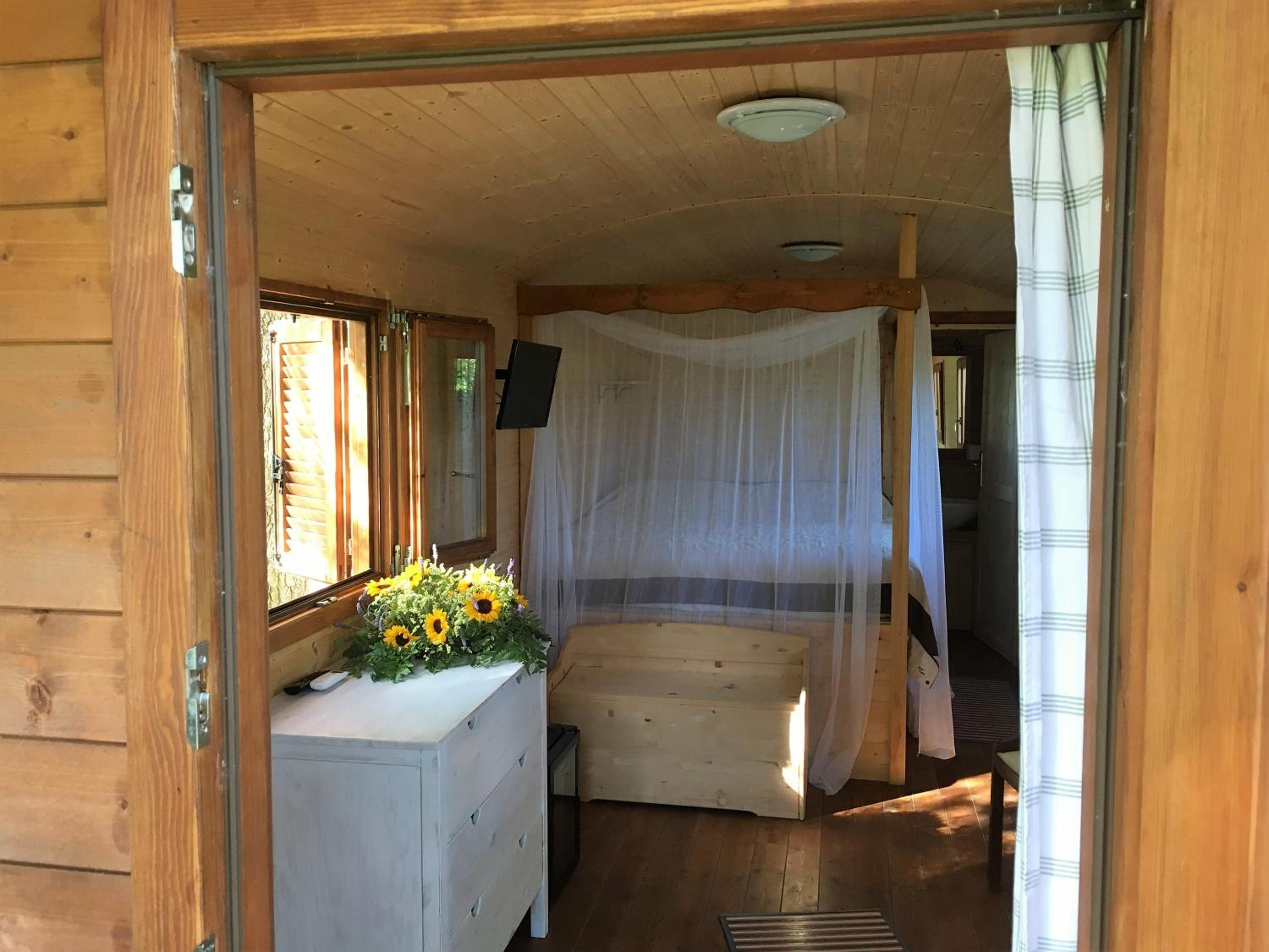 Mobile Home - Photo 2