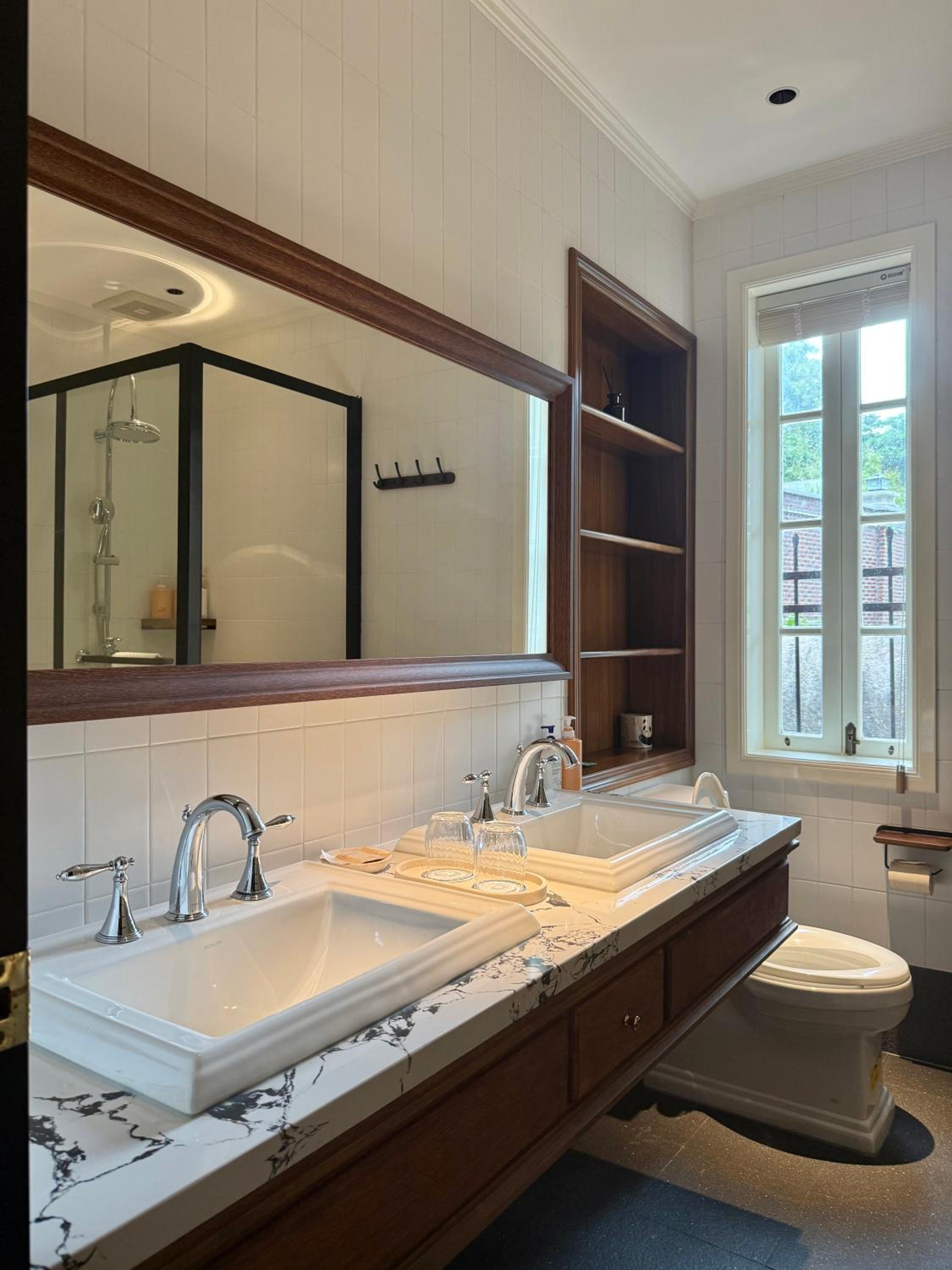 Queen Room with Spa Bath photo 2