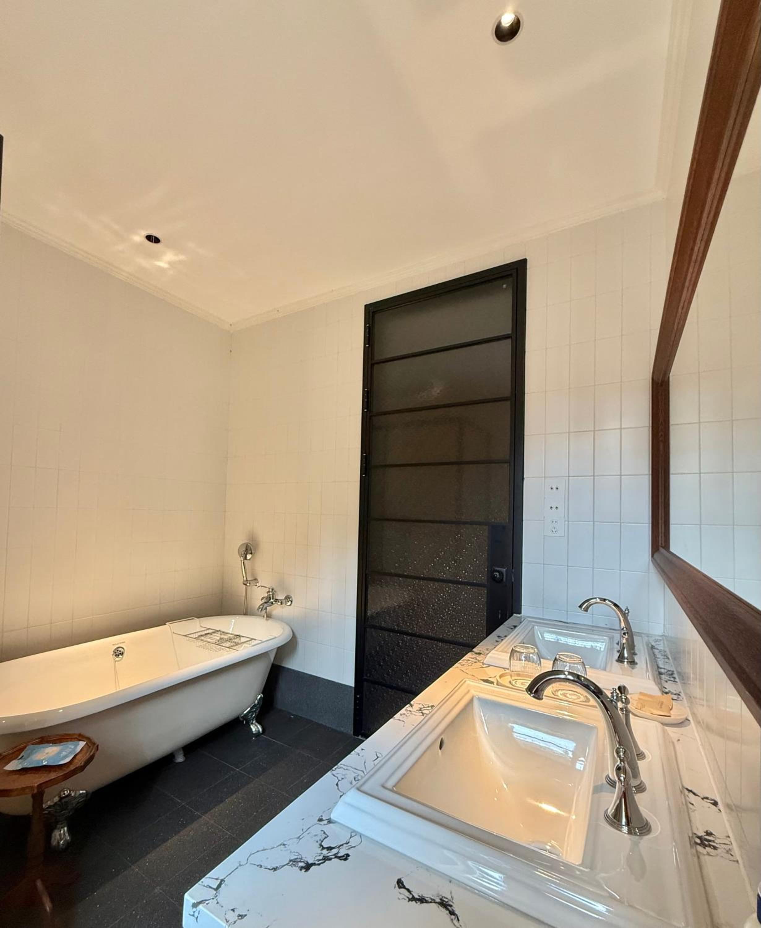 Queen Room with Spa Bath photo 3