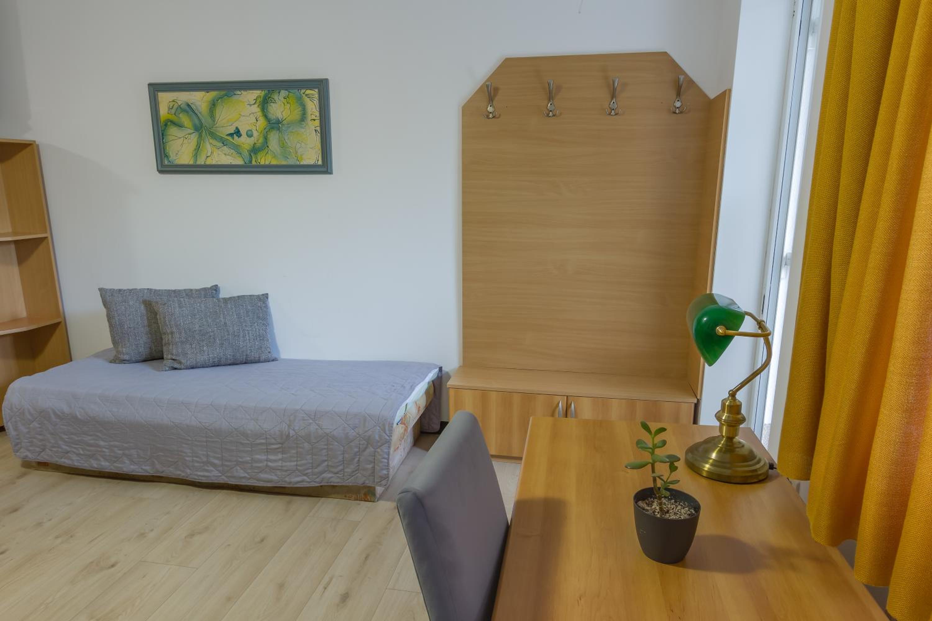 Deluxe One-Bedroom Apartment with Garden View photo 2