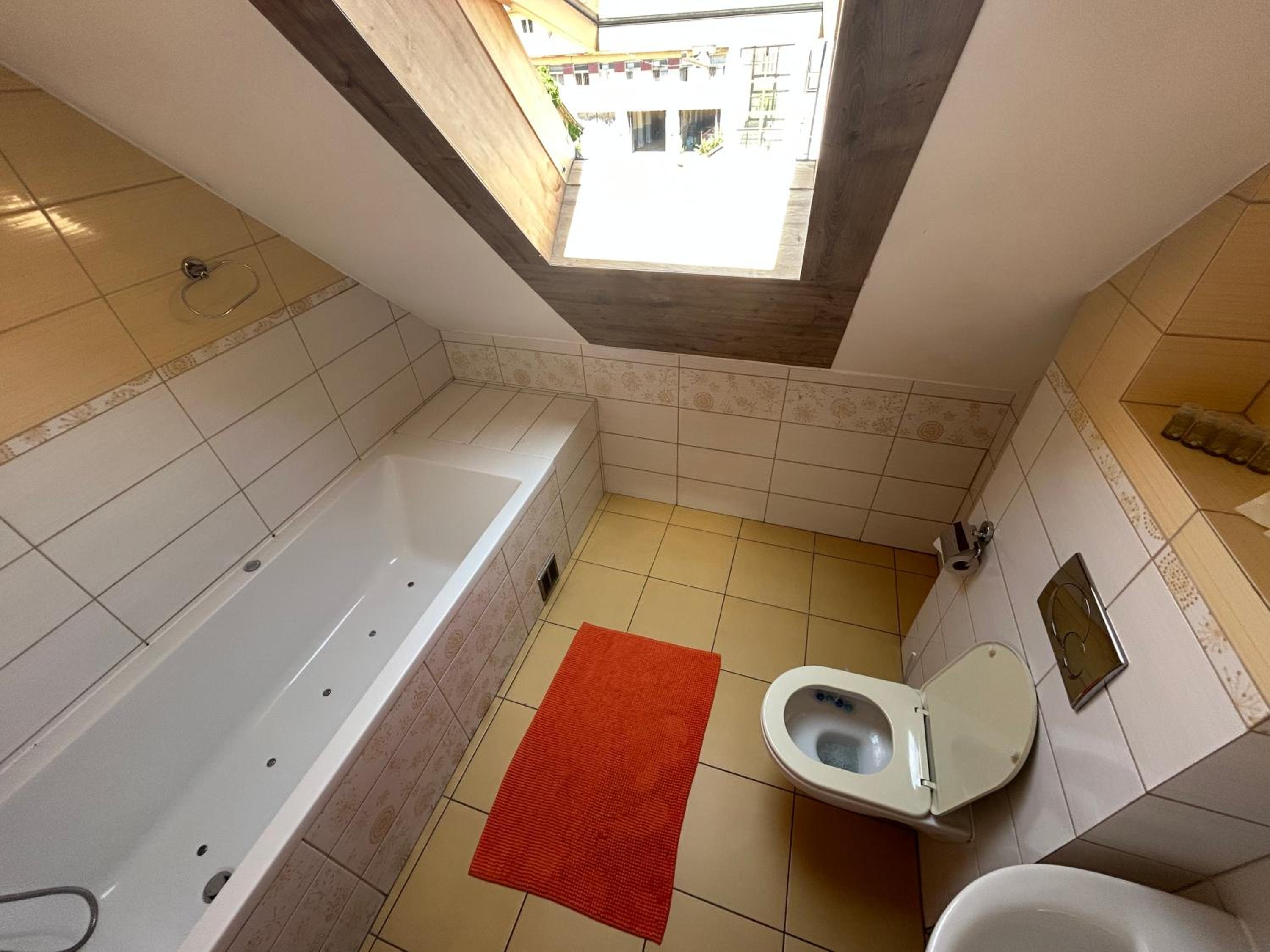 Quintuple Room