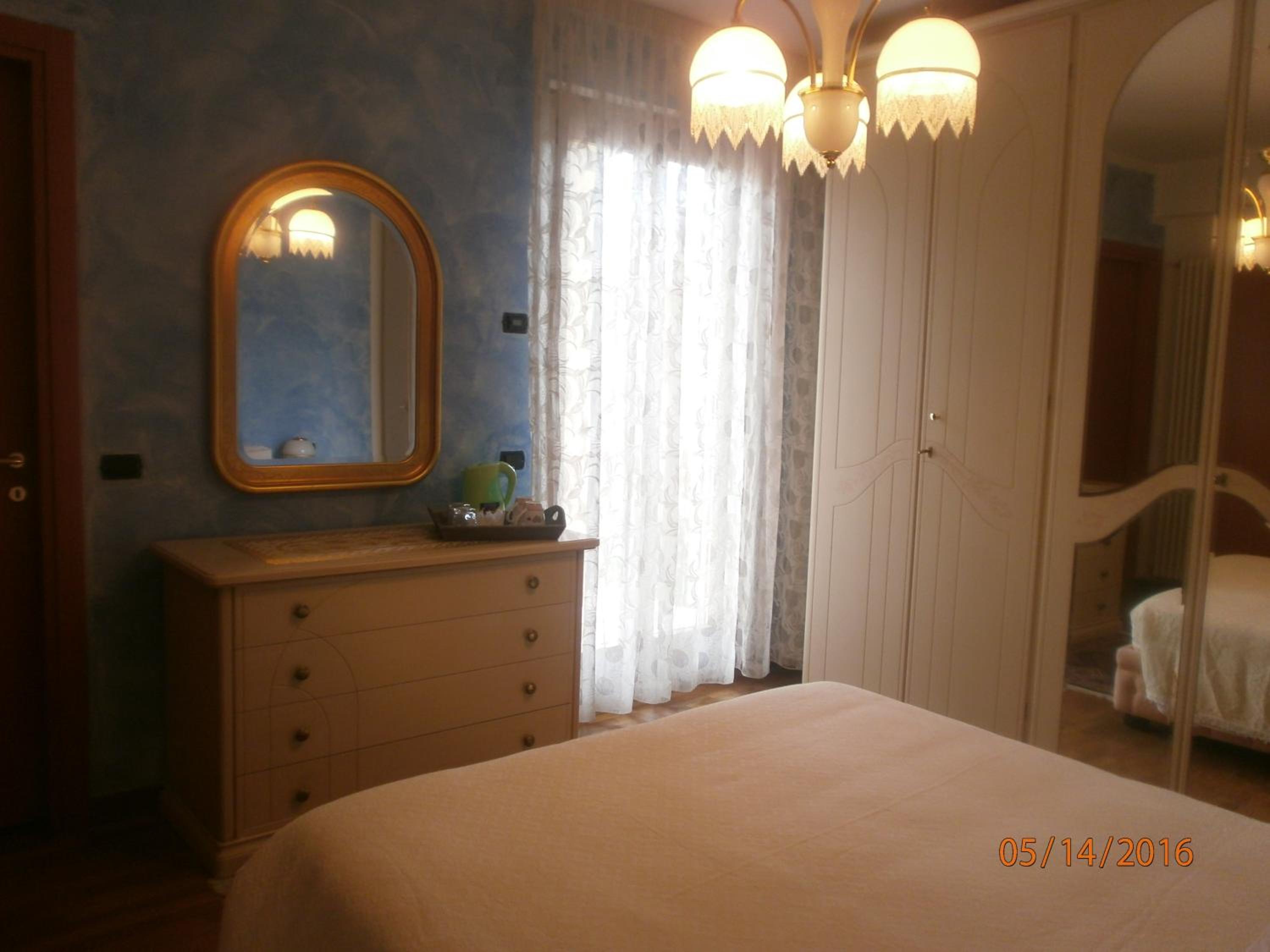 Double Room - Photo 5