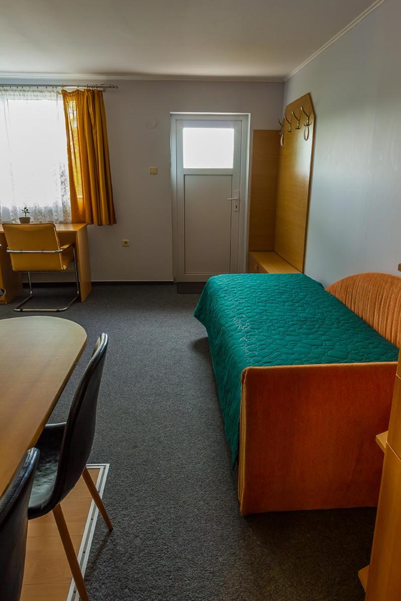 One-Bedroom Apartment with Terrace photo 1