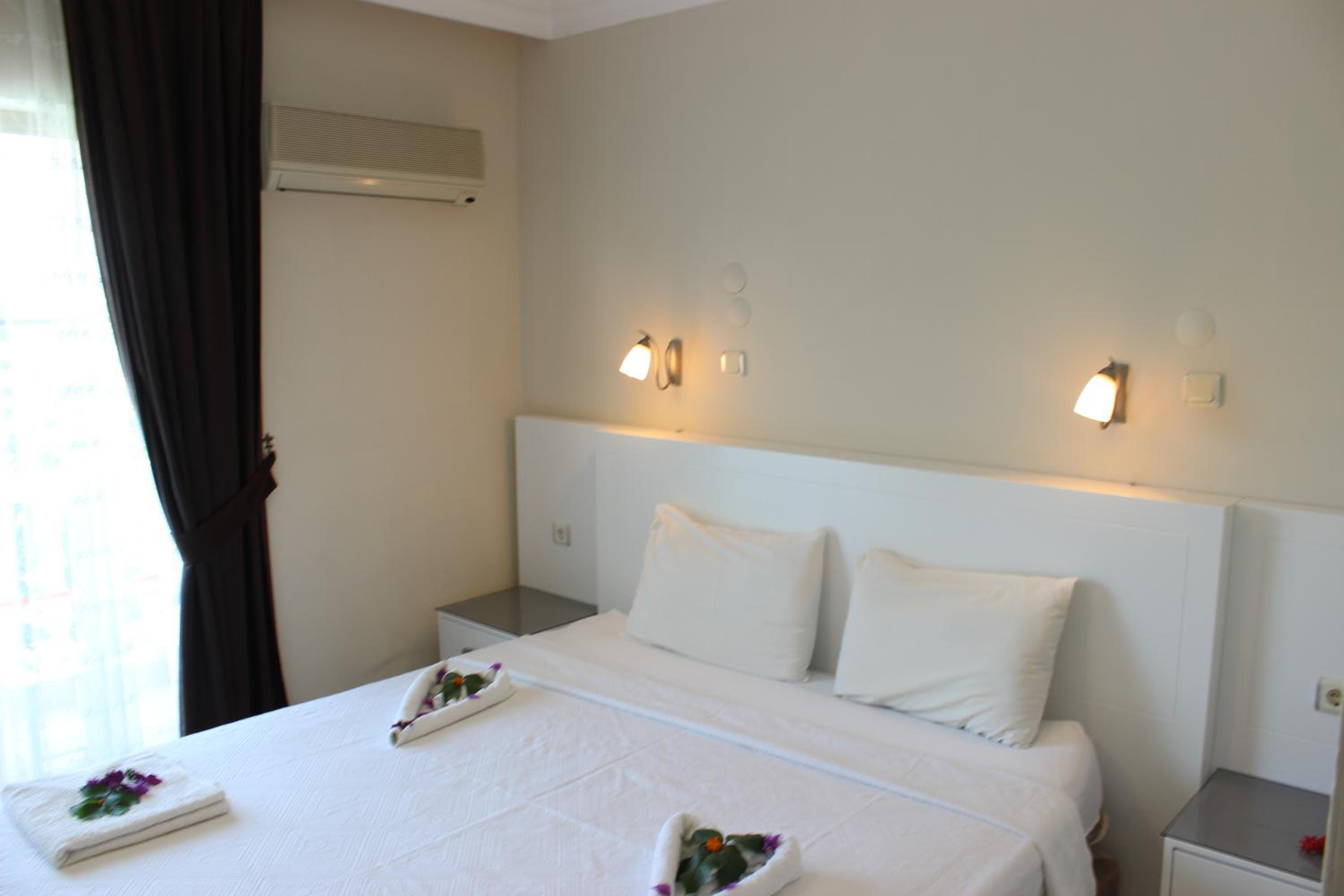 Standard Double or Twin Room photo 1