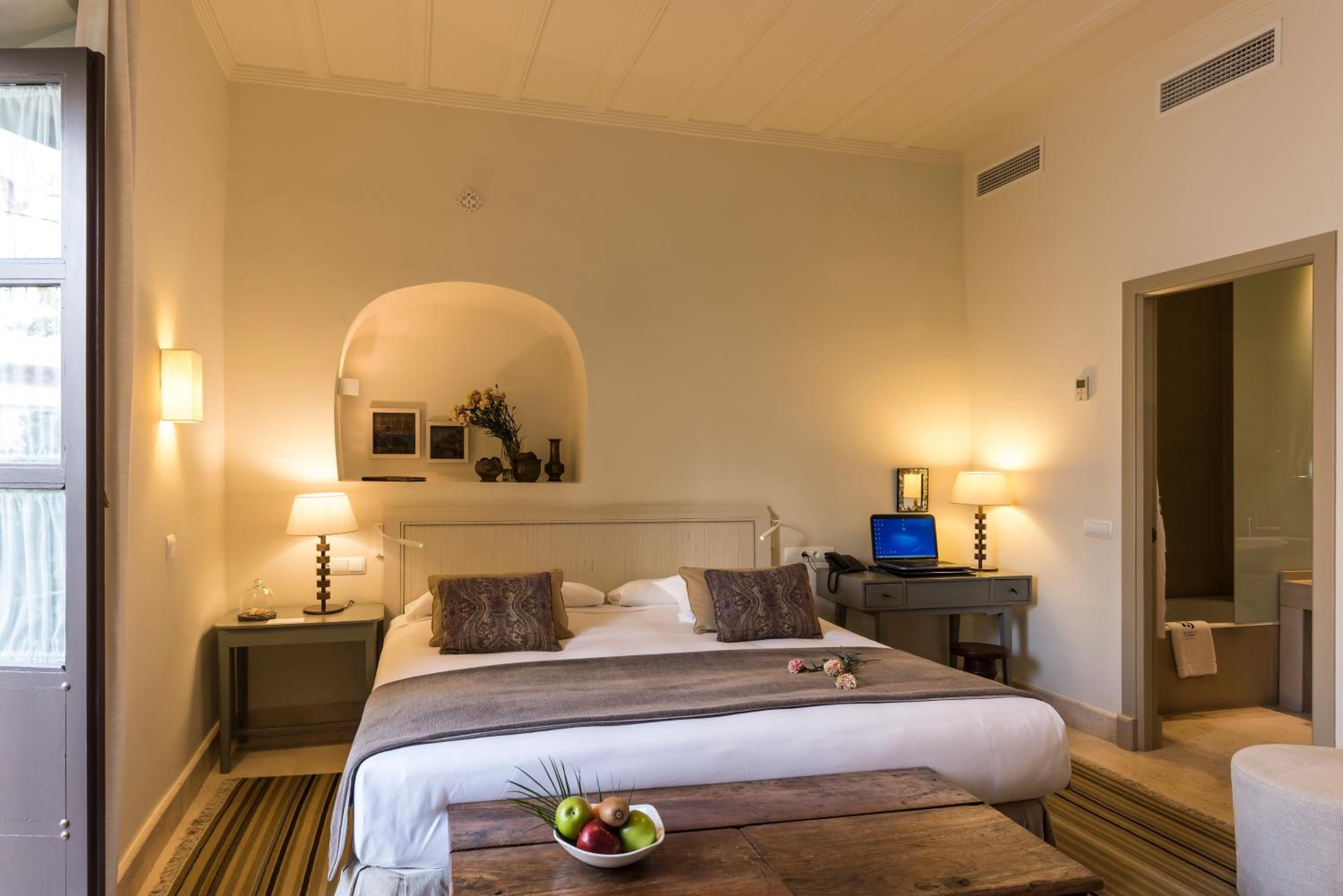 Superior Double or Twin Room - Photo 12