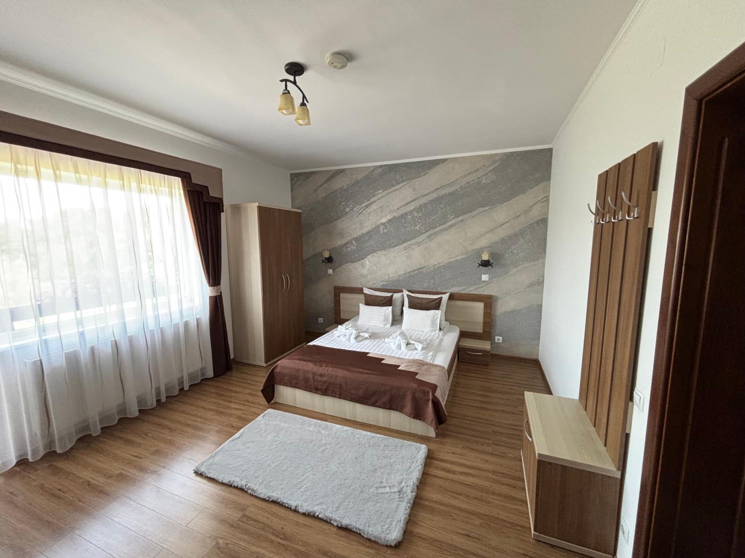Double Room - Photo 10