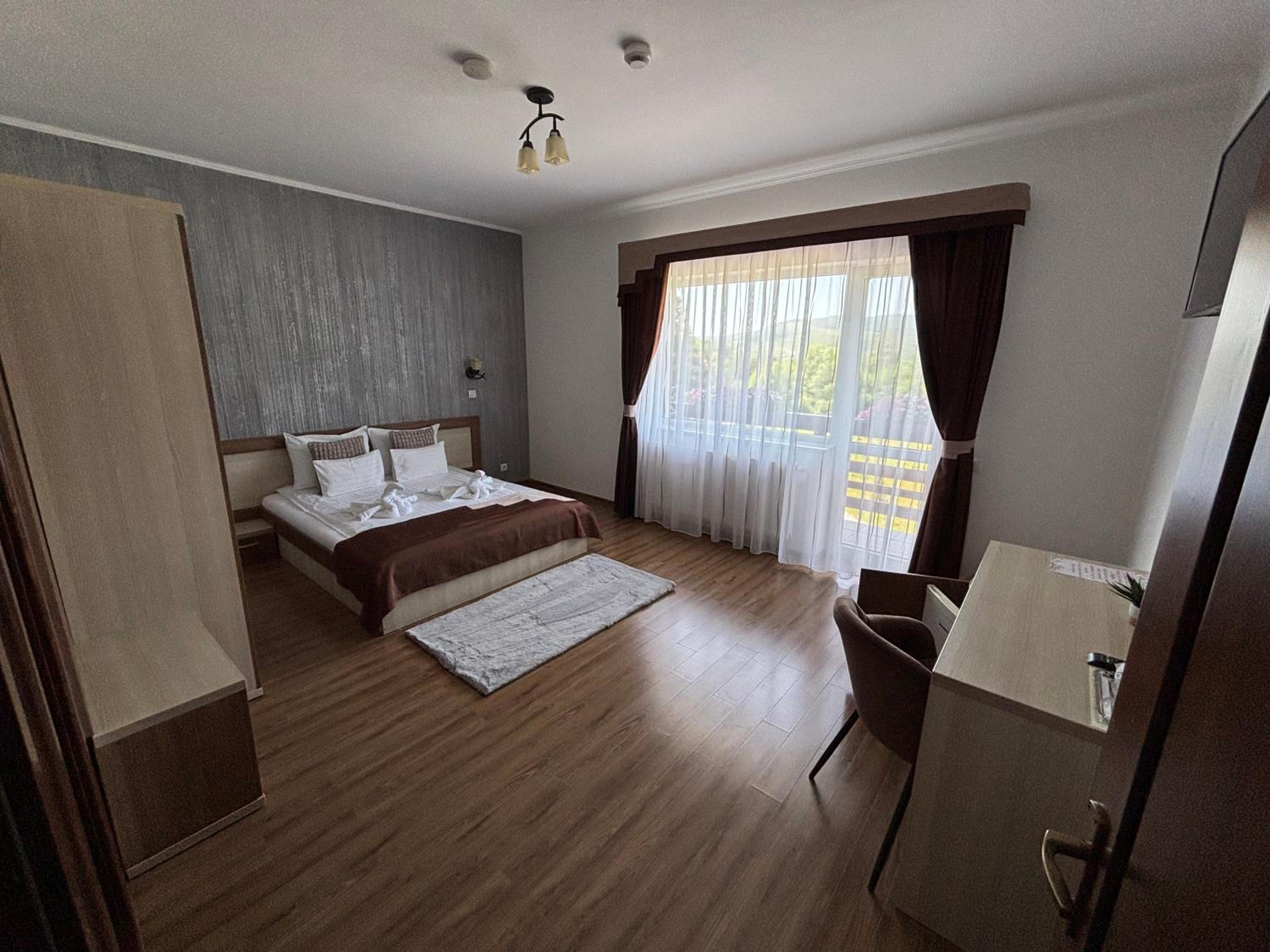 Double Room - Photo 3