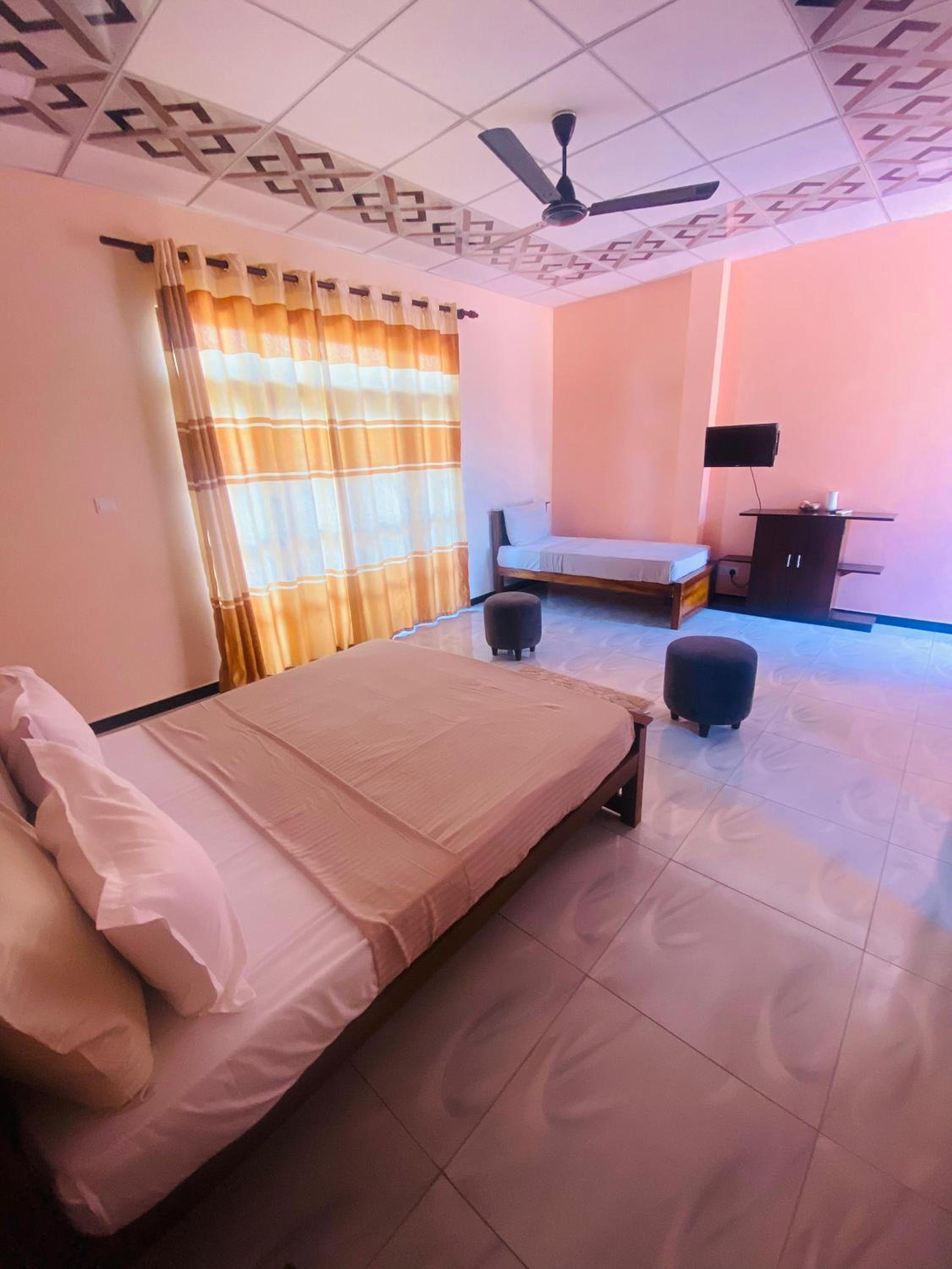 Deluxe Family Room - Photo 5
