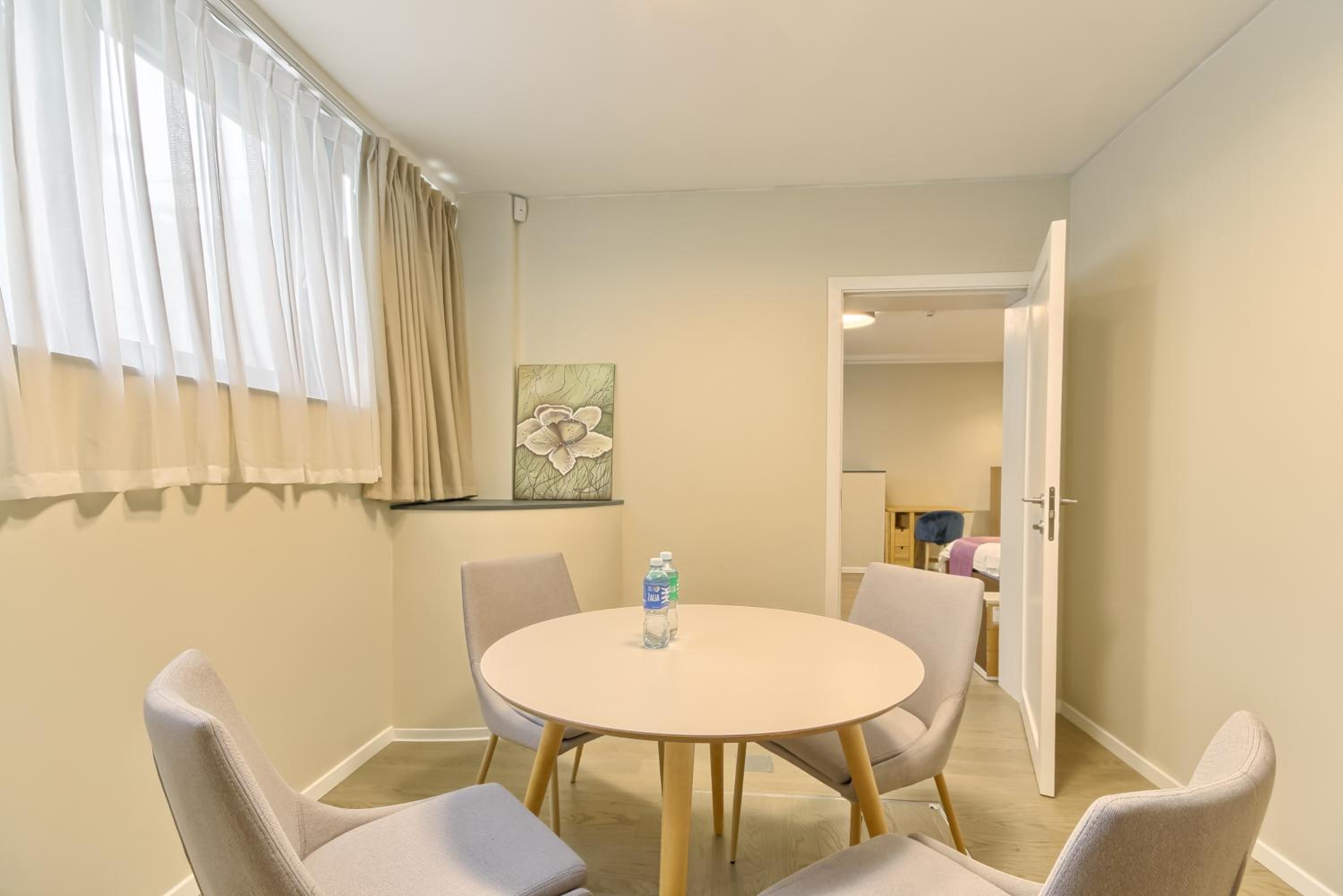 Studio Apartment photo 1