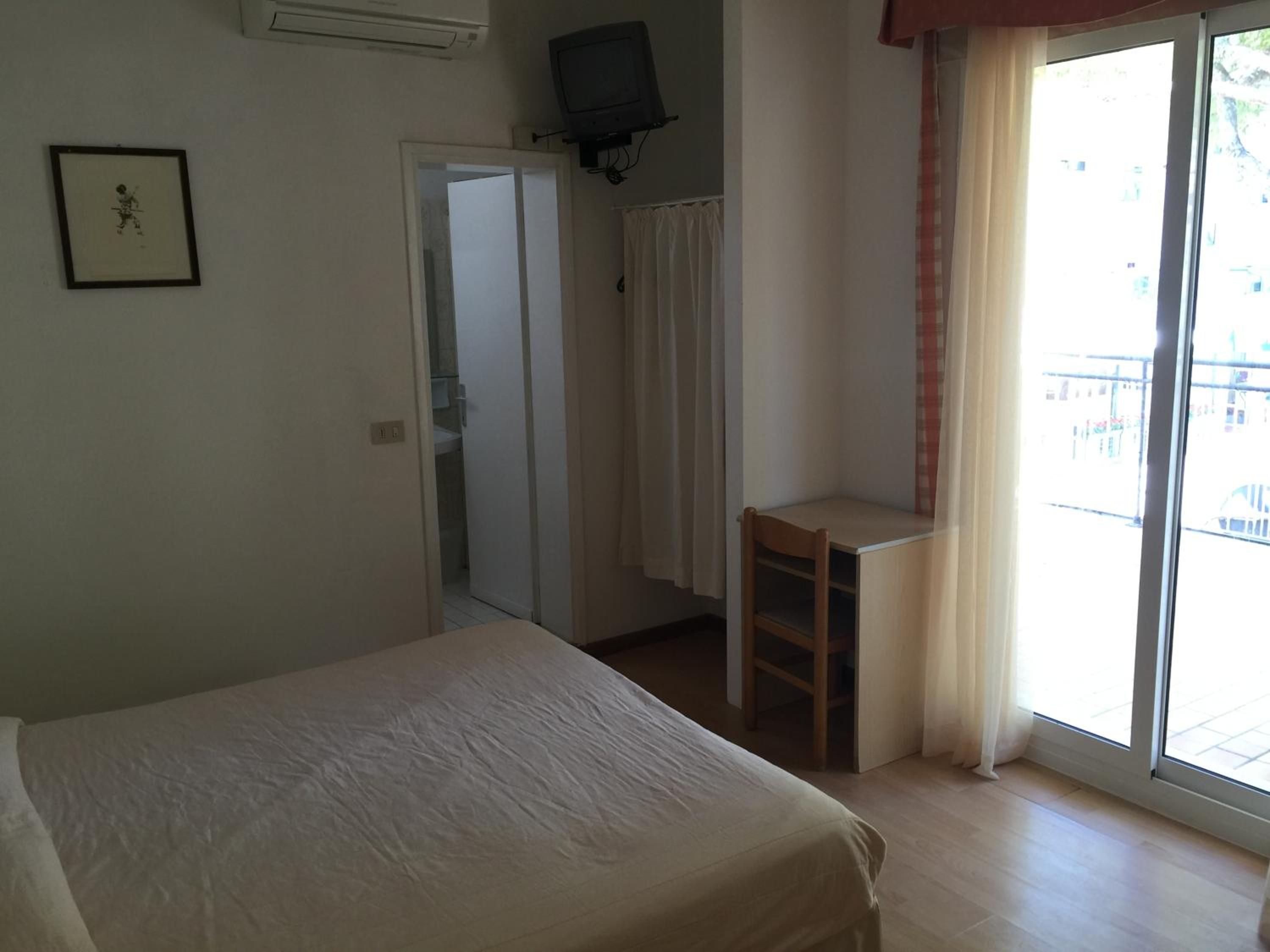 Triple Room with Terrace photo 2