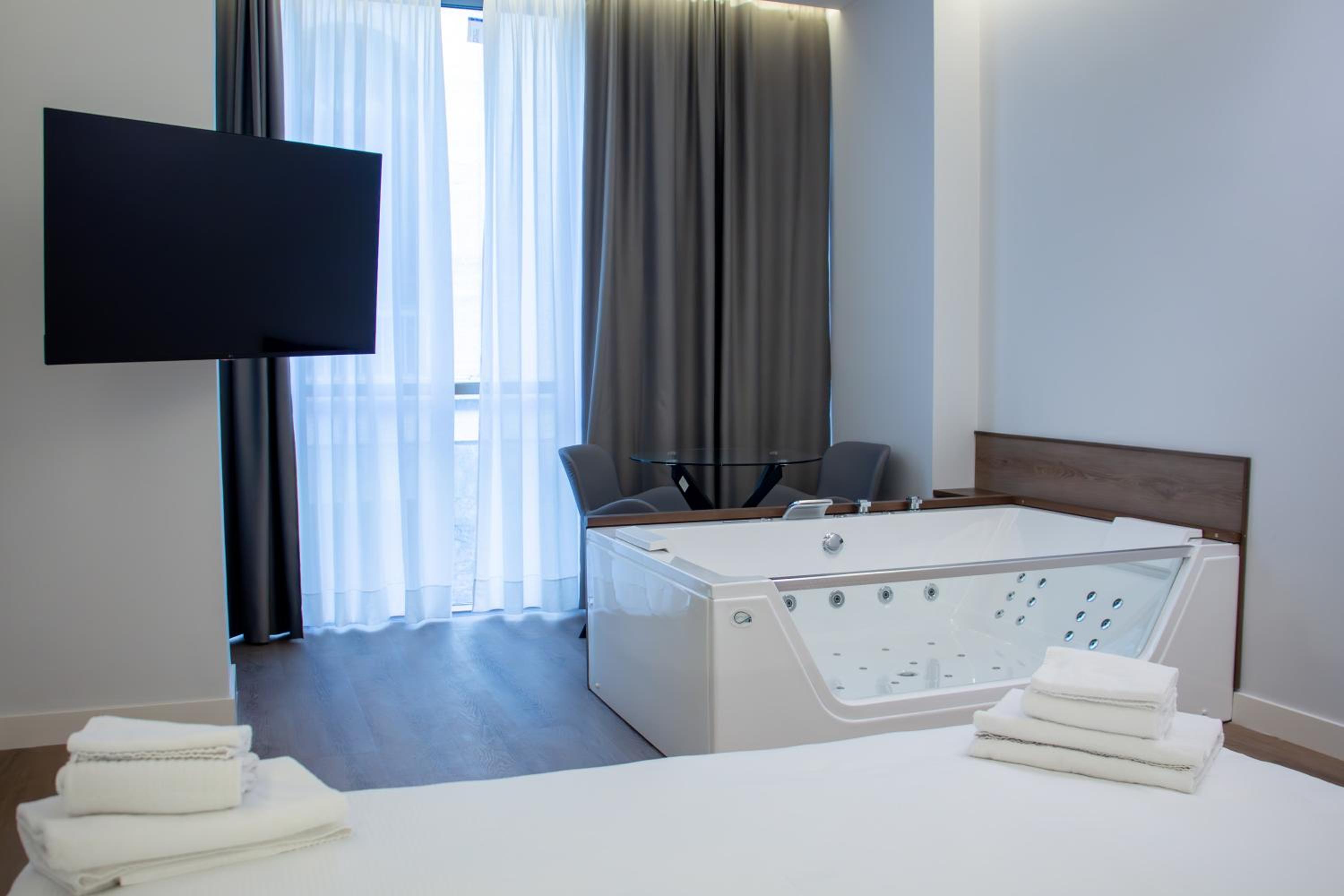 King Room with Spa Bath