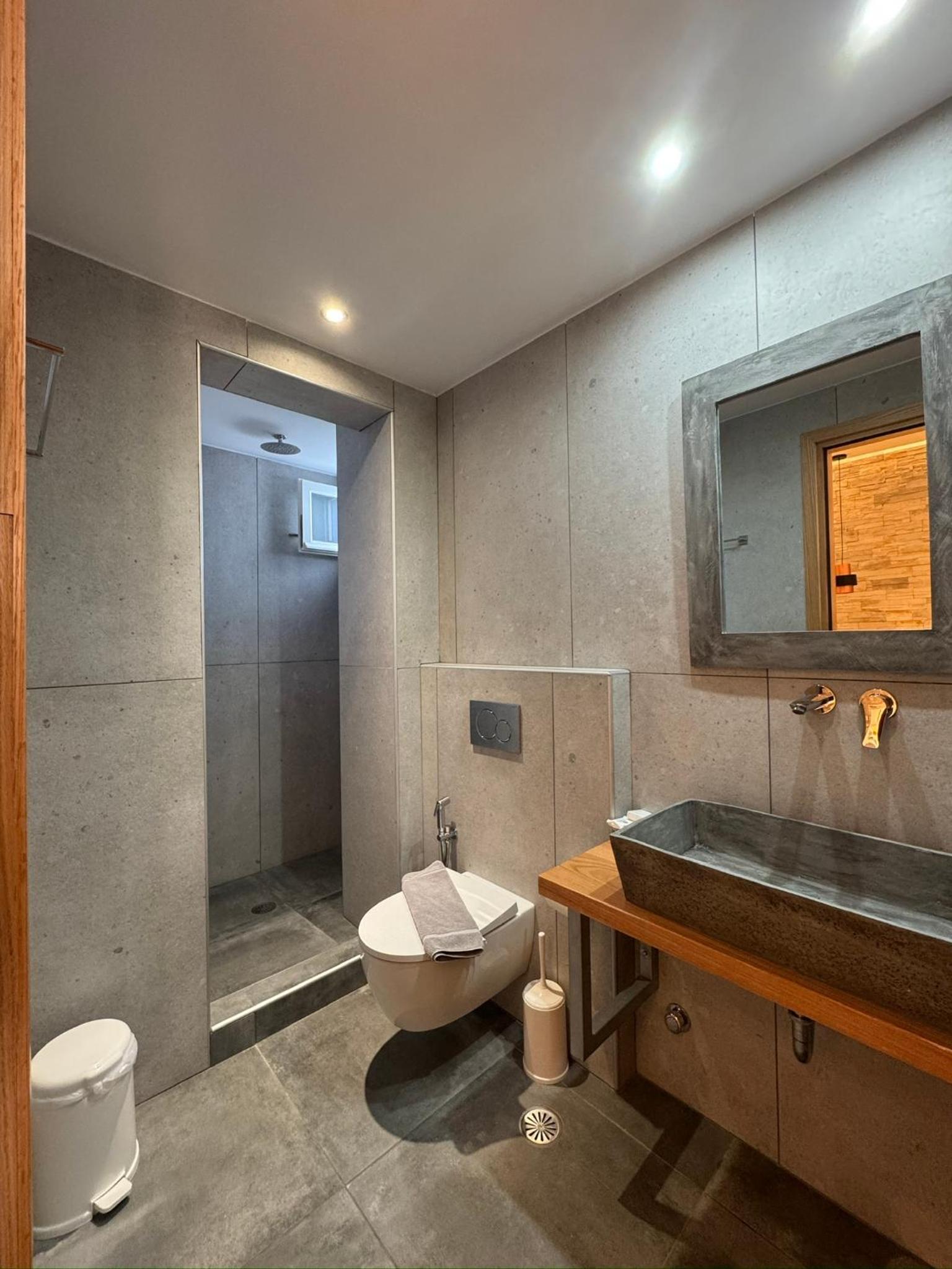 Apartment (5 Adults)