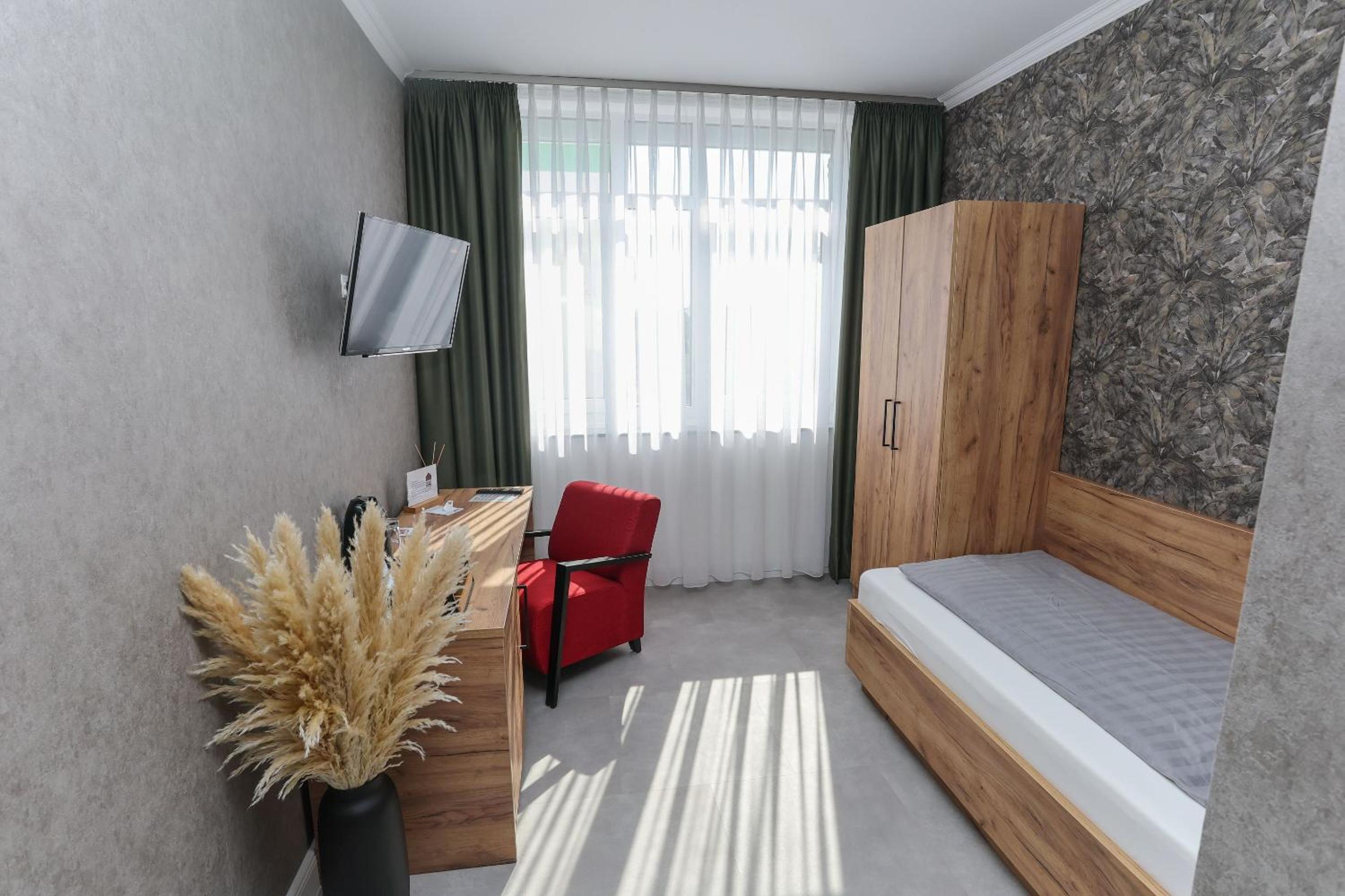 Single Room with Bathroom photo 1