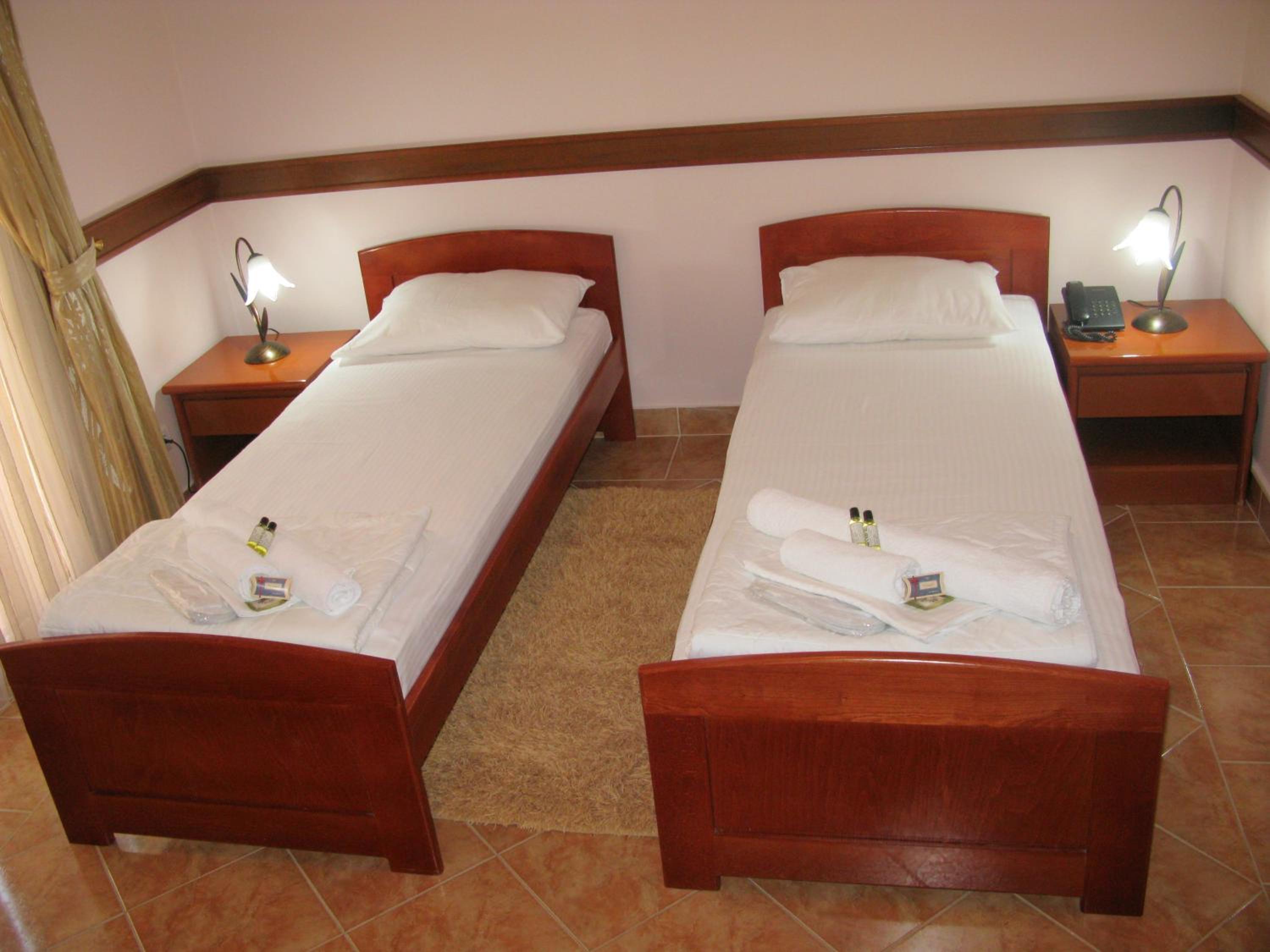 Twin Room with Balcony and City View - Photo 7