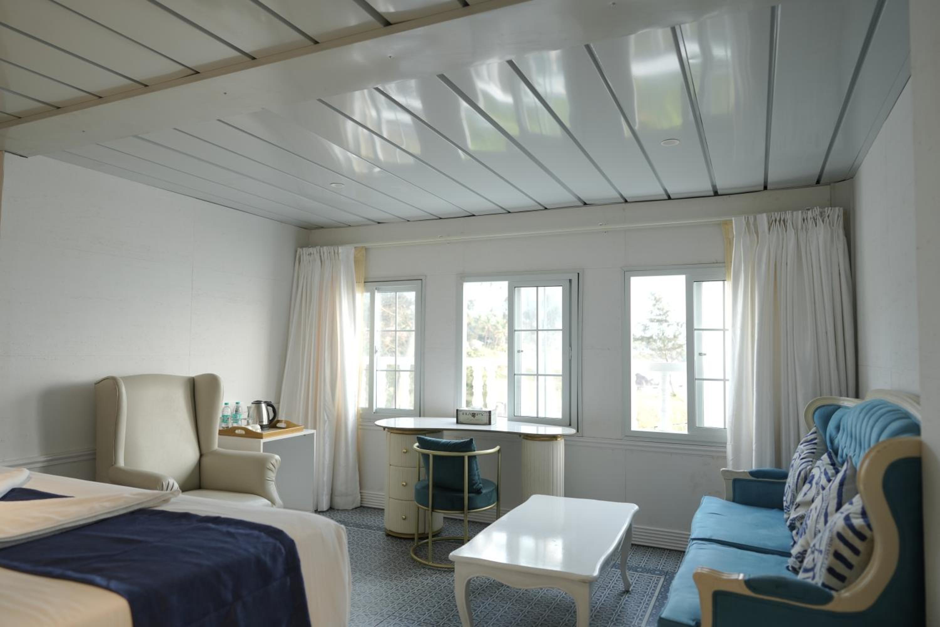 Deluxe Double Room with Sea View photo 2