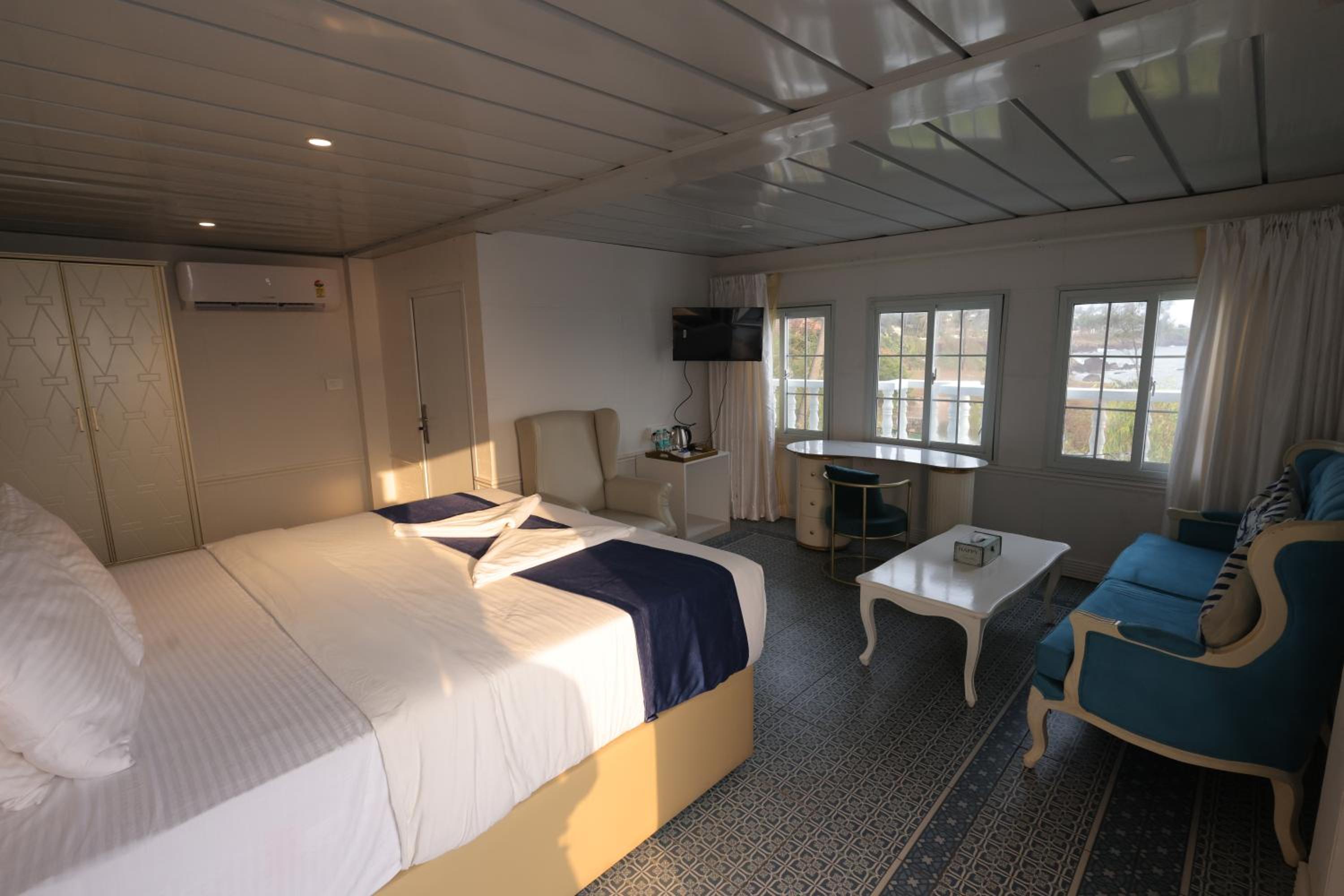 Deluxe Double Room with Sea View photo 3
