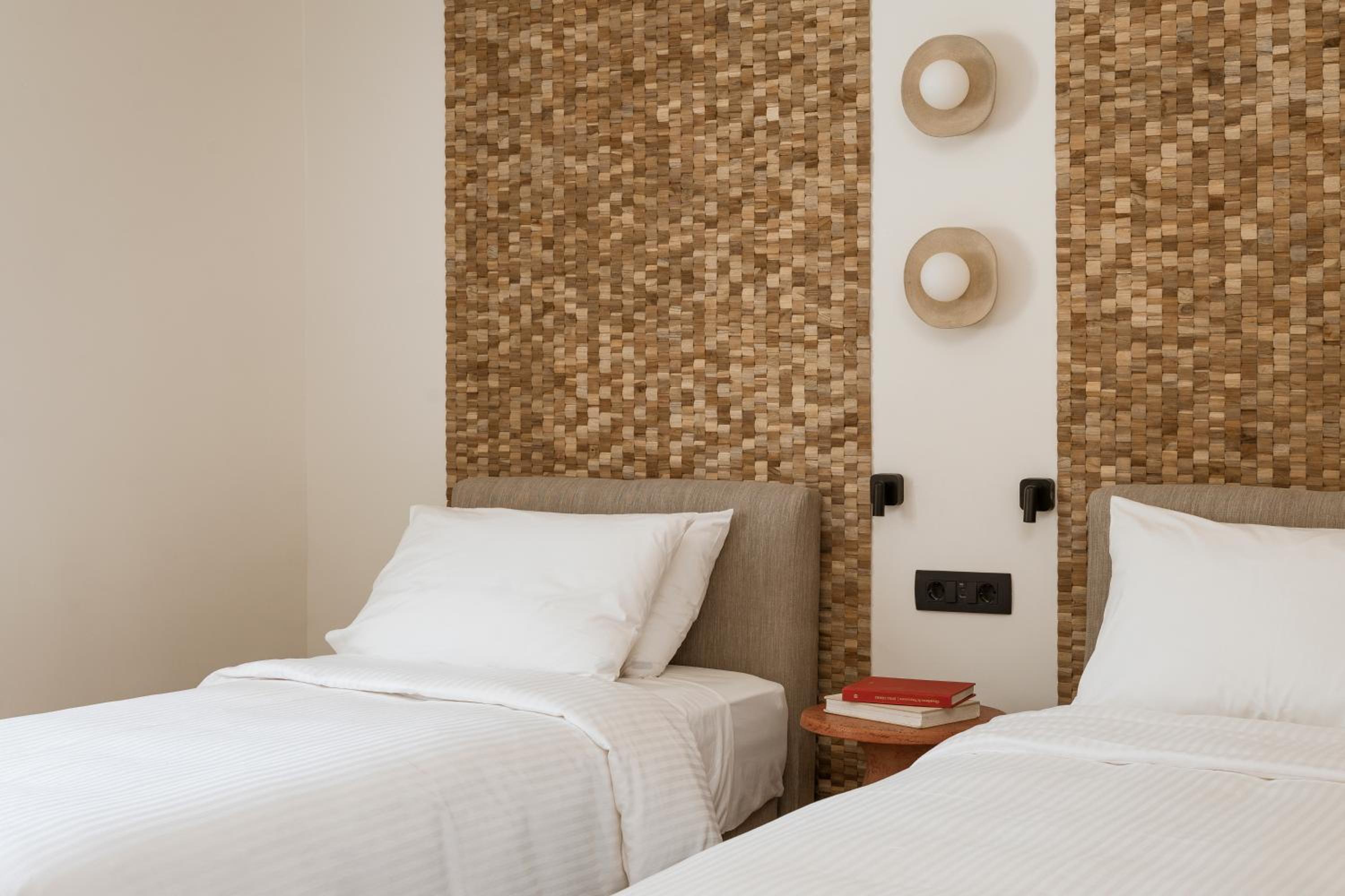 Superior Two Bedroom Suite with Sea View - Photo 4