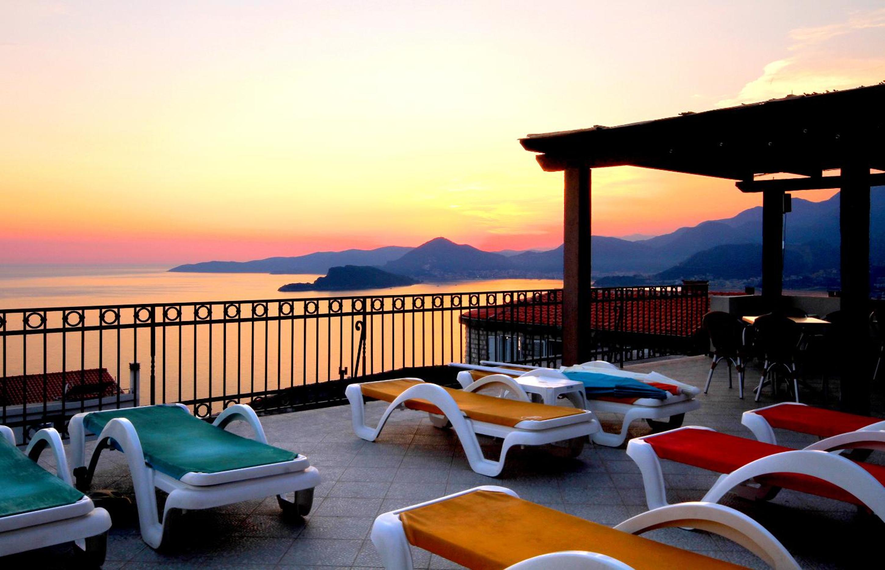 One-Bedroom Apartment - Photo 3