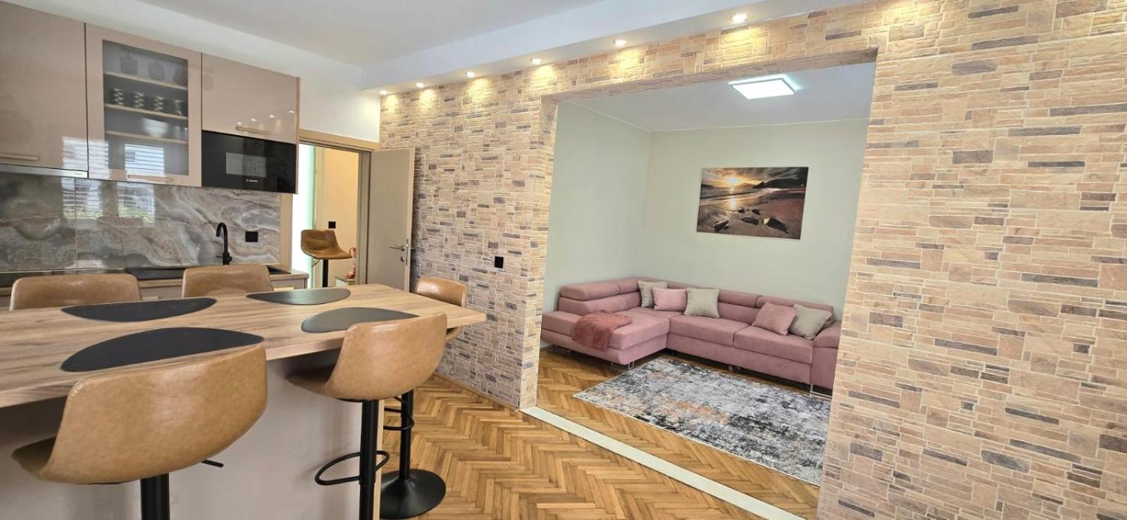 One-Bedroom Apartment with Balcony and Sea View photo 2