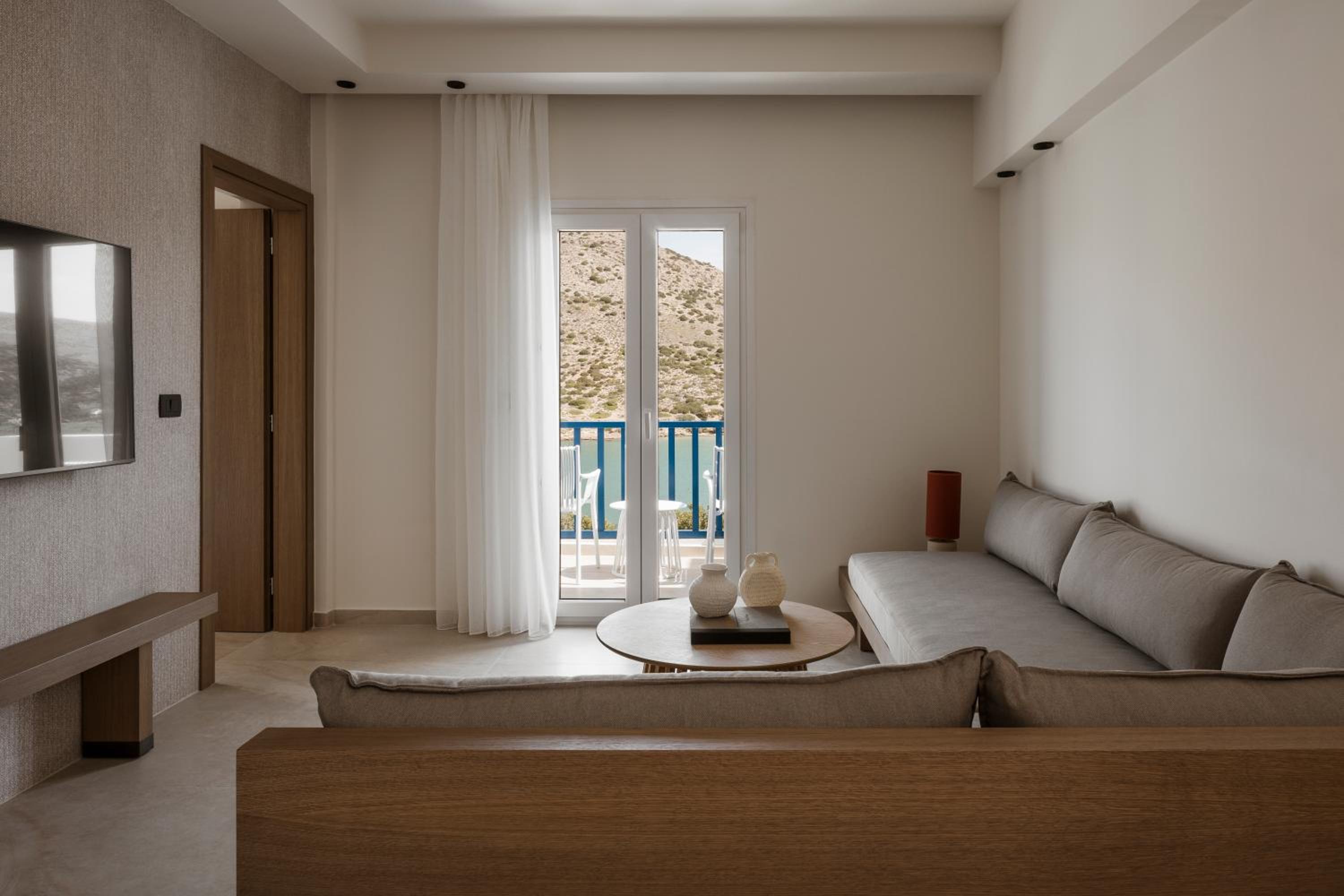 Superior Two Bedroom Suite with Sea View - Photo 6