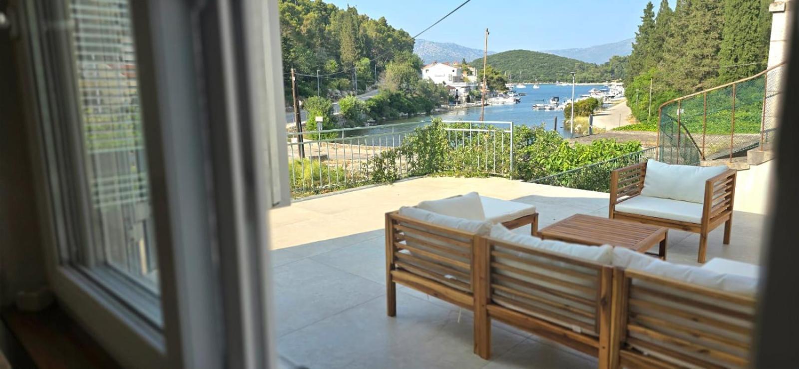 One-Bedroom Apartment with Balcony and Sea View photo 3