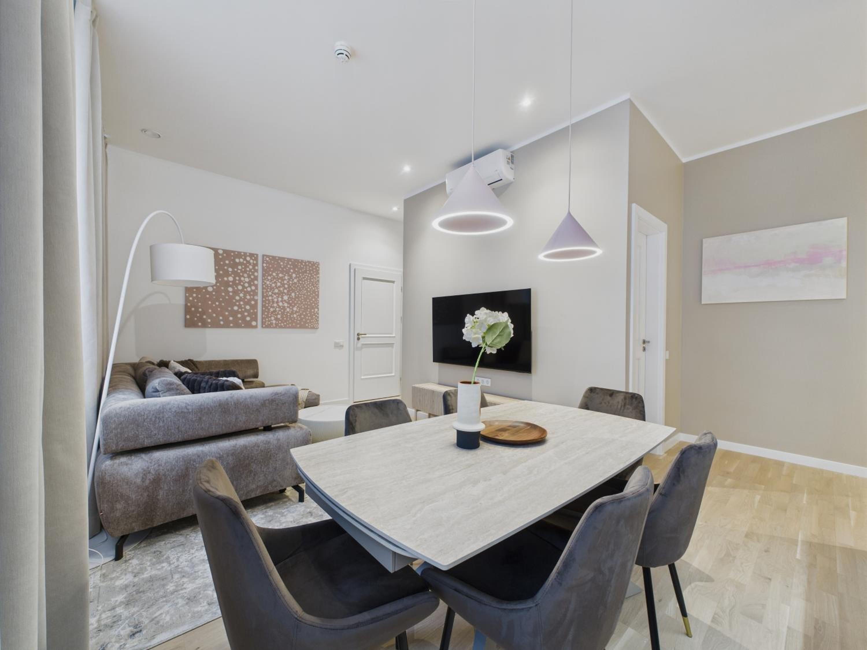 Three-Bedroom Apartment photo 2