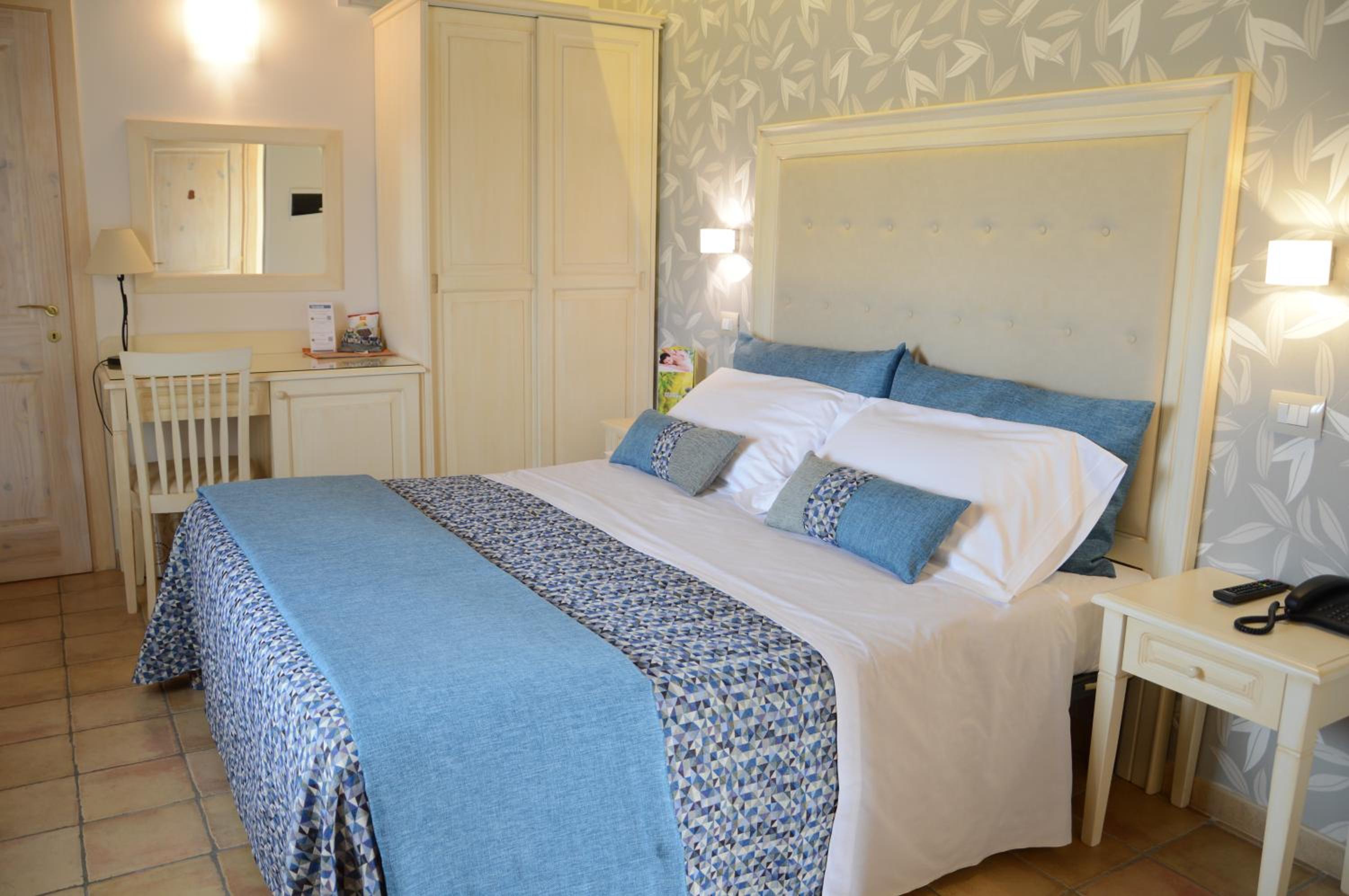Double or Twin Room - Photo 3