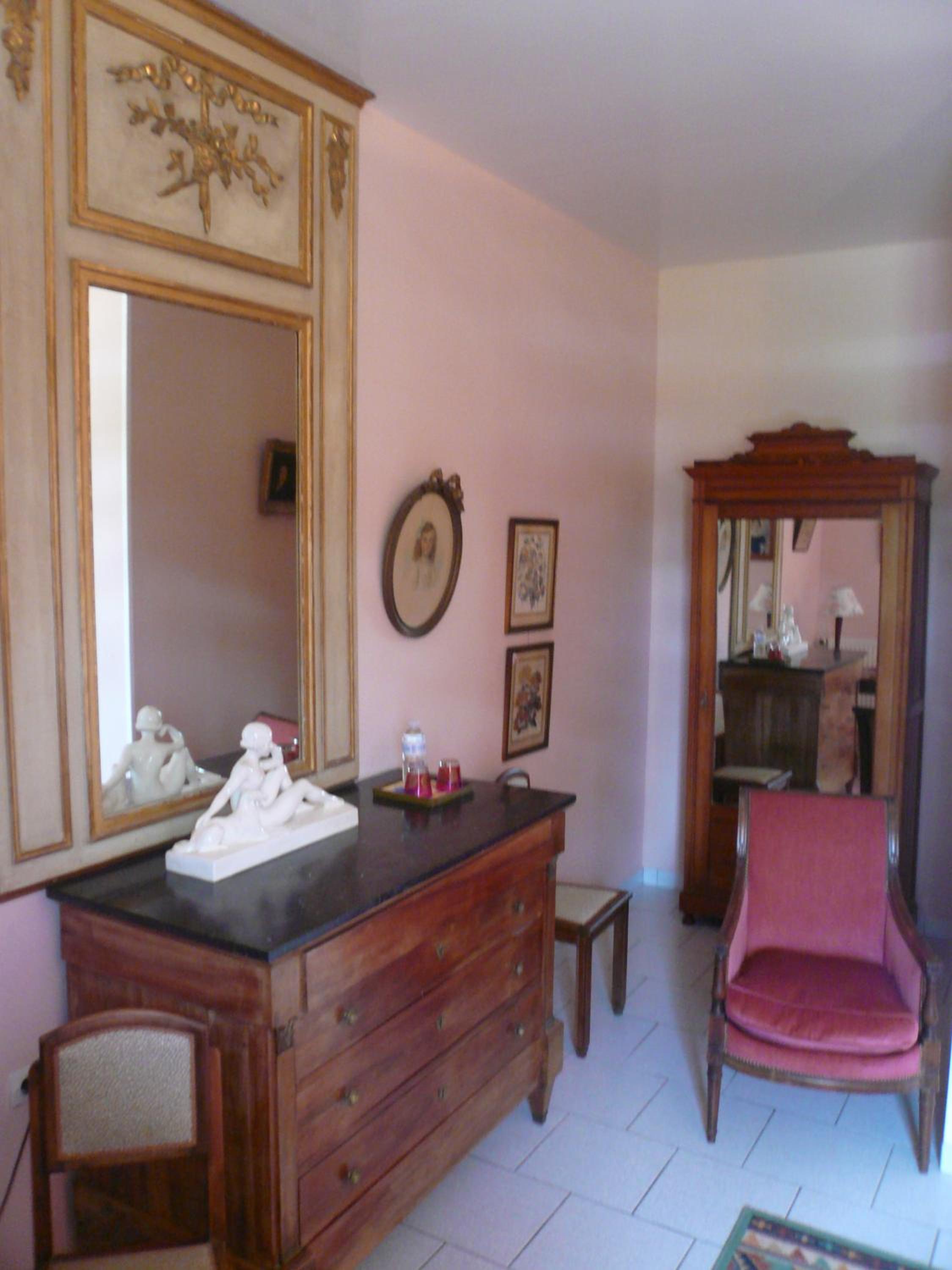 Double Room - Photo 6
